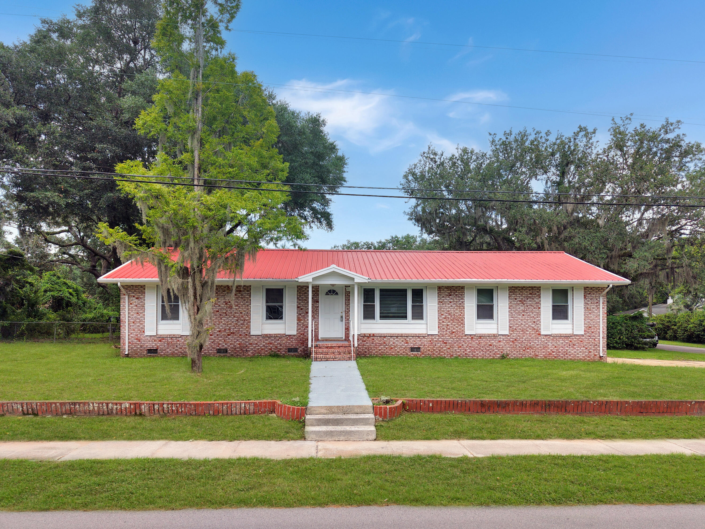 Property image 2 of 4644 Winona Street in Wando Woods, North Charleston, SC 29405