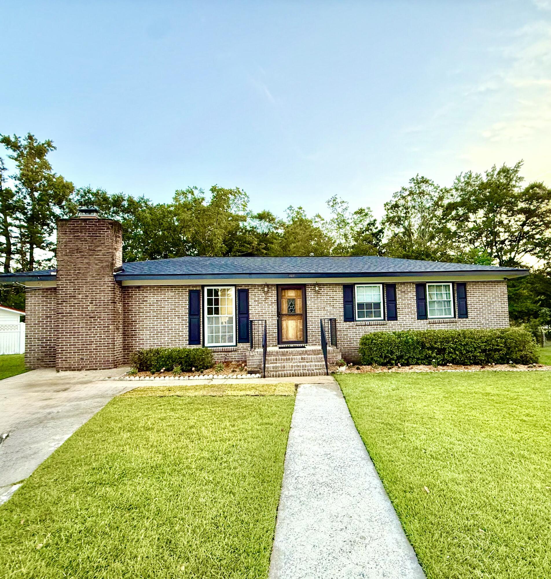 Property image 3 of 407 Farm Road in Pineview Hills, Goose Creek, SC 29445