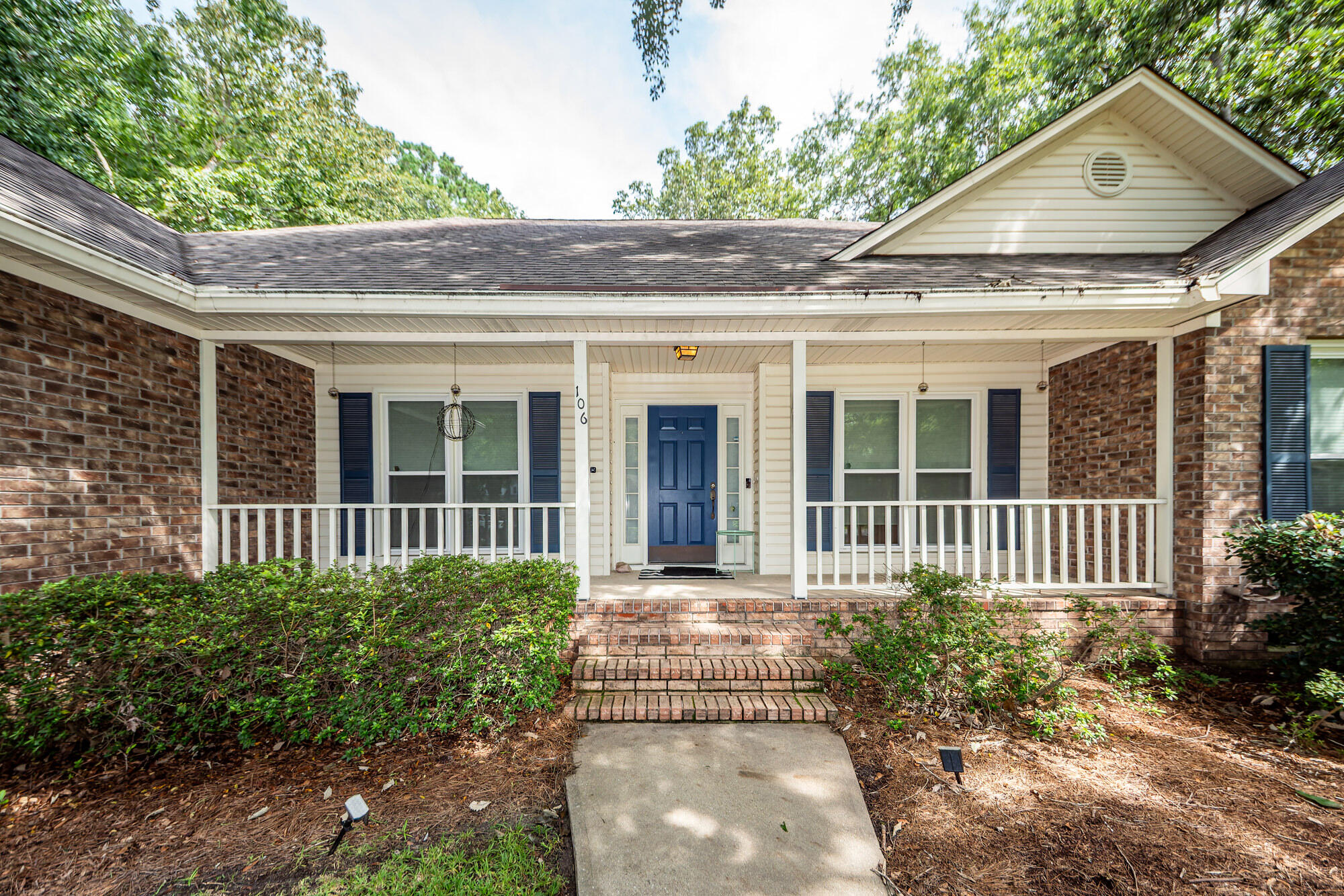 Property image 2 of 106 Bonneau Court in Irongate, Summerville, SC 29485