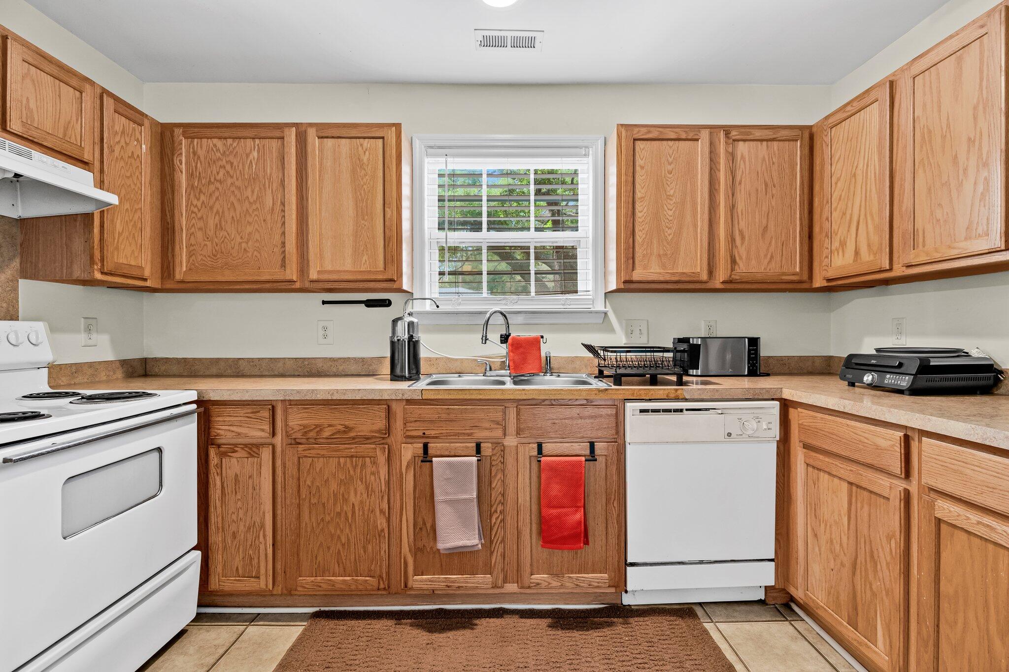 Property image 4 of 2919 Fernwood Drive in Deer Park, North Charleston, SC 29406