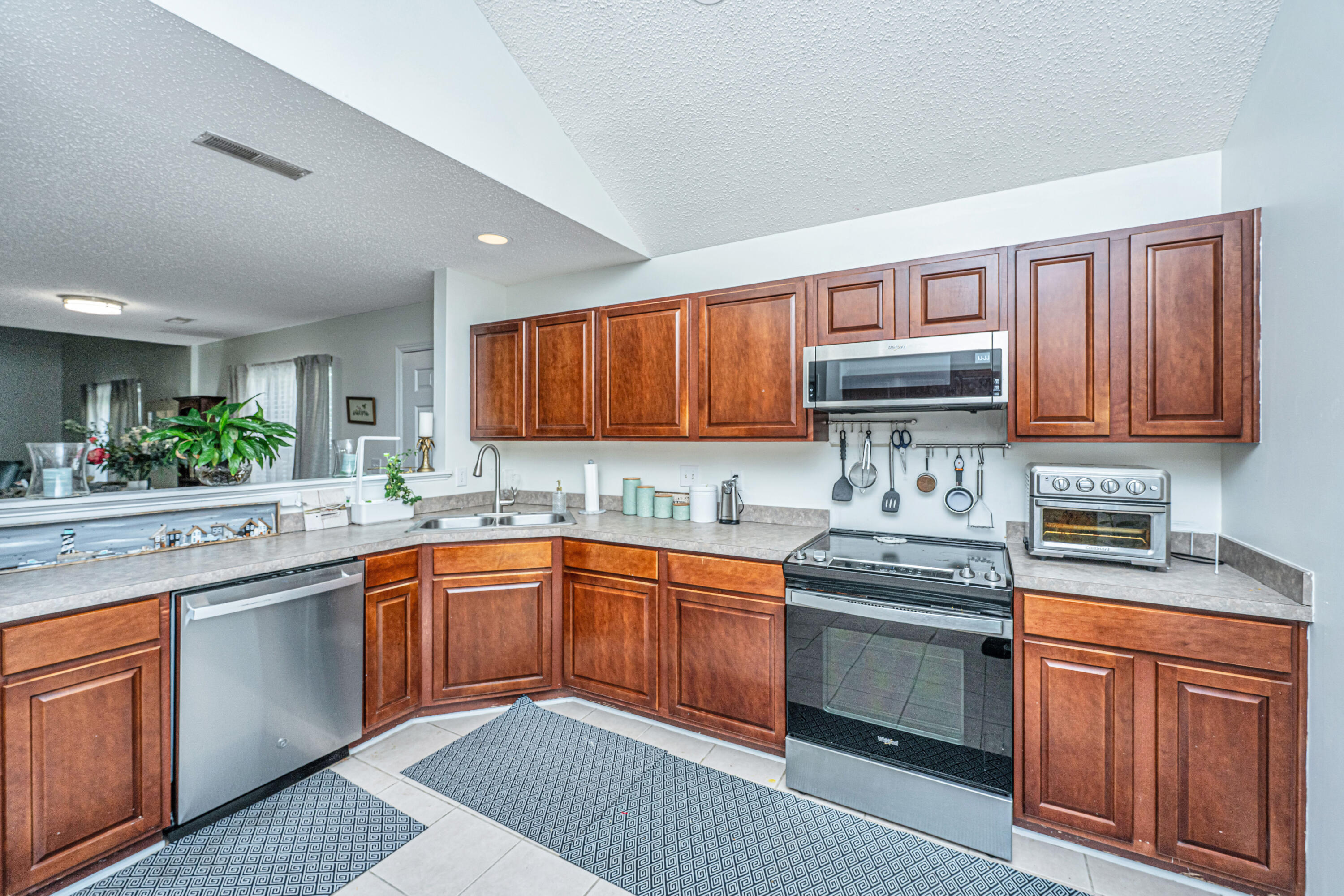 Property image 4 of 110 Greyson Circle in Persimmon Hill Townhouses, Goose Creek, SC 29445