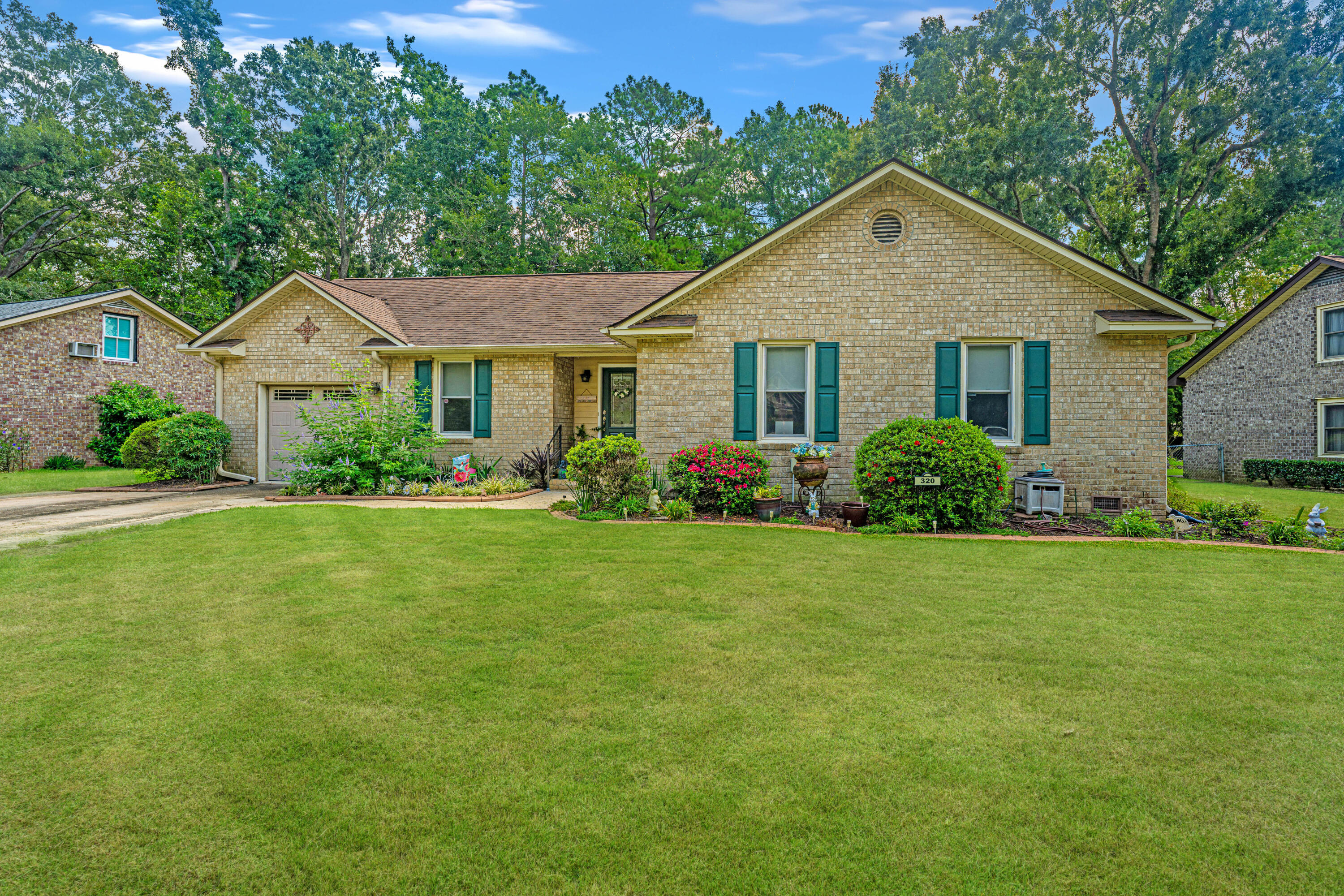 Property image 3 of 320 Chessington Circle in Briarwood, Summerville, SC 29485
