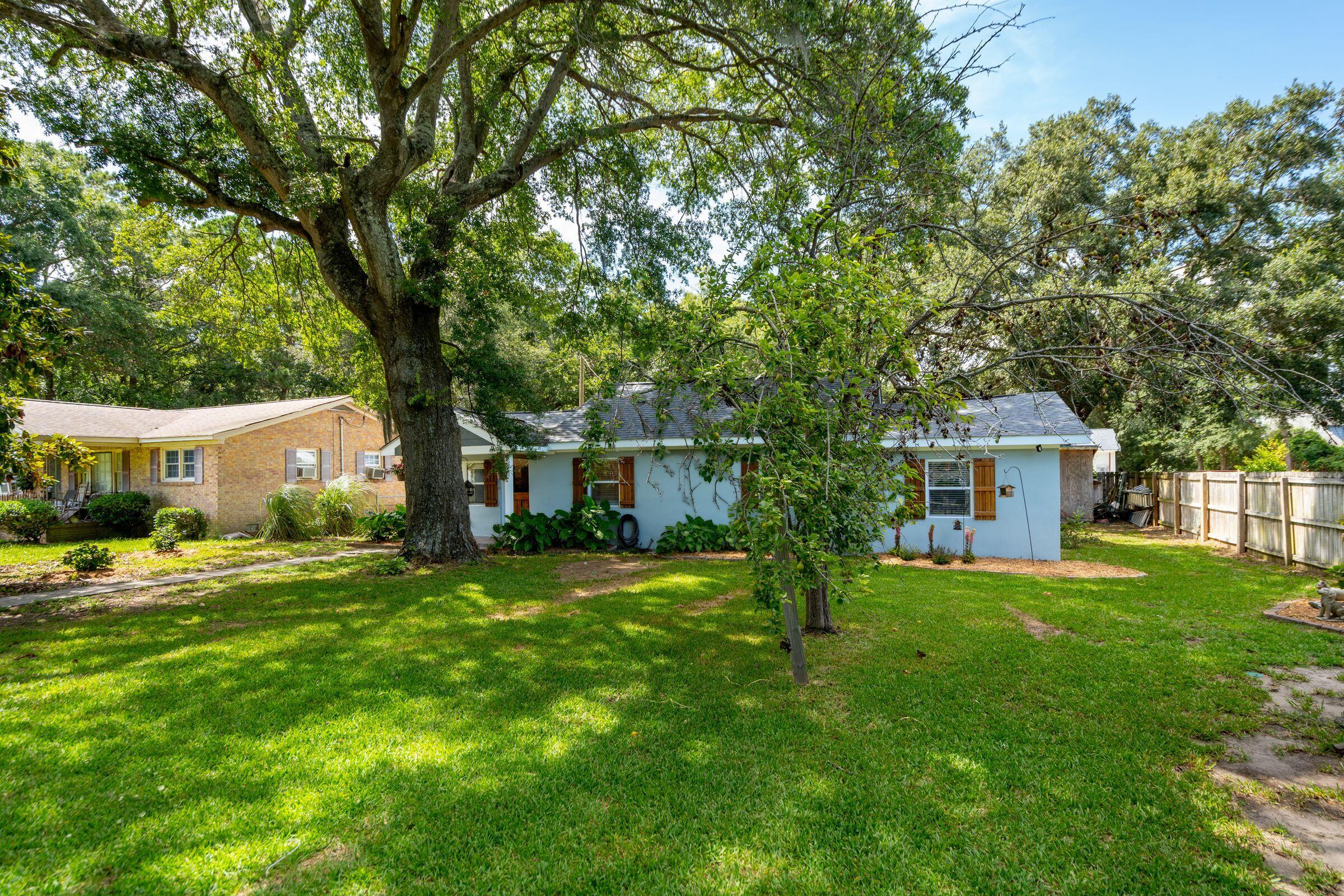 Property image 5 of 1540 Fort Johnson Road in James Island, Charleston, SC 29412