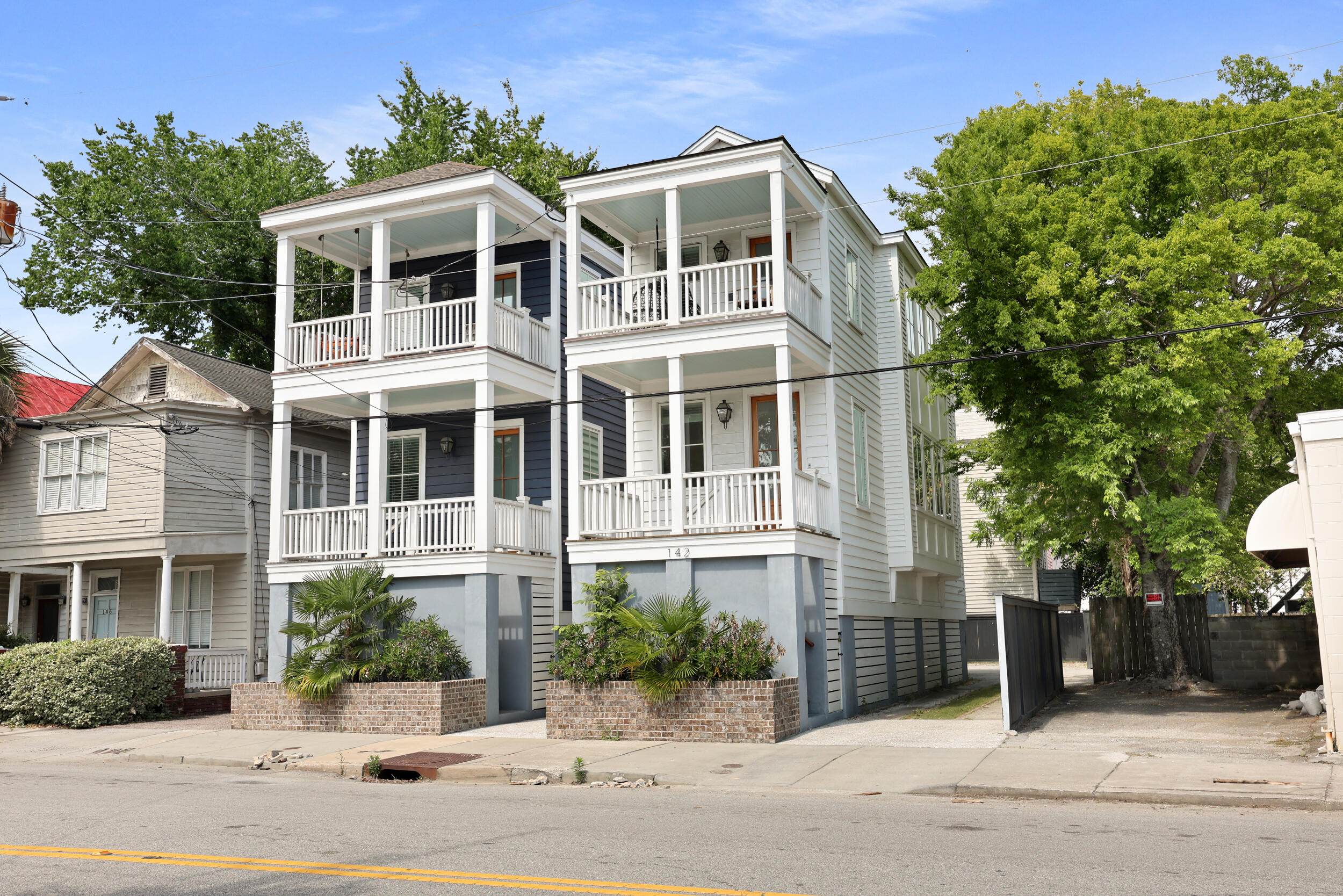 Property image 2 of 142 President Street in Cannonborough-Elliotborough, Charleston, SC 29403