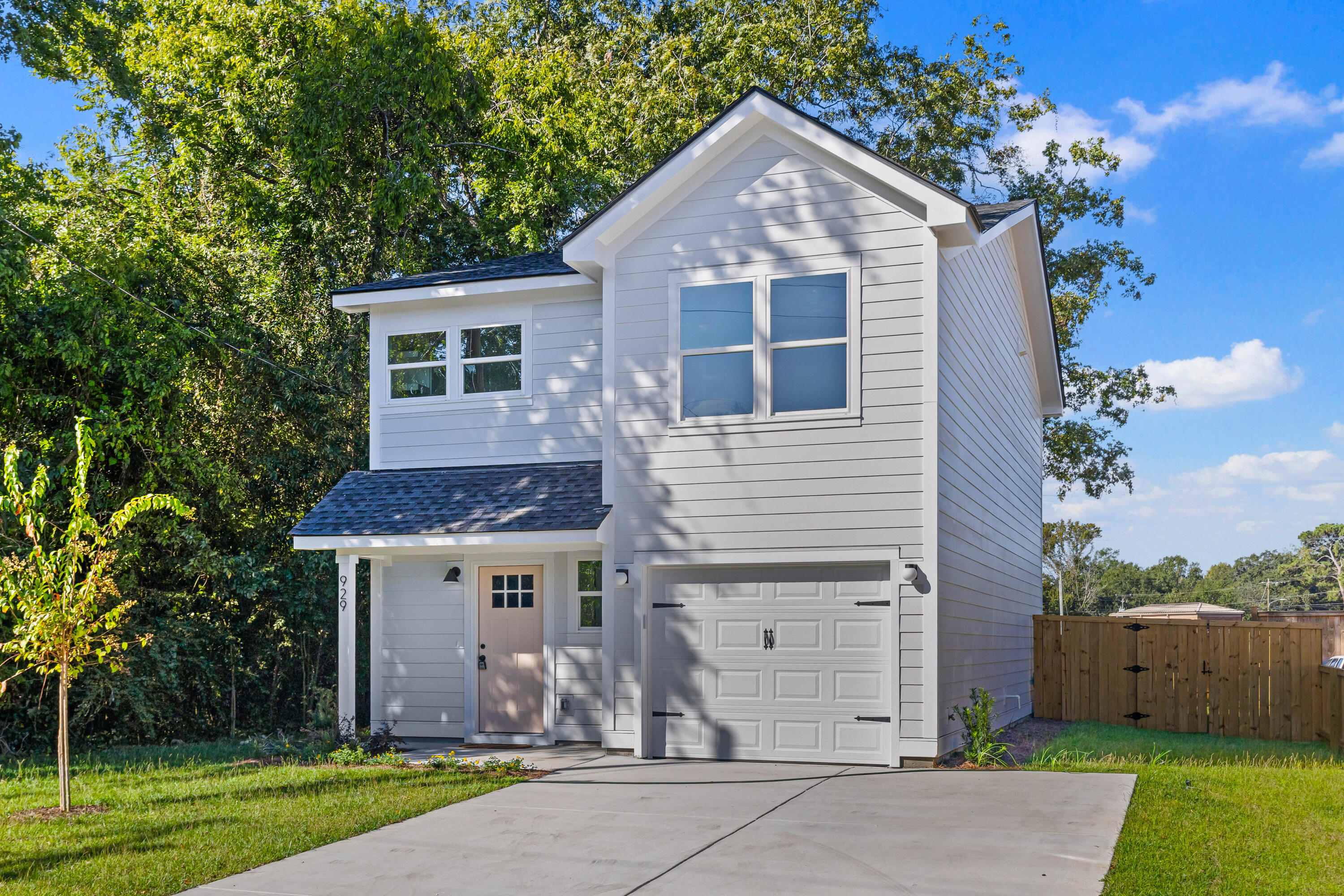 Property image 2 of 929 Battery Avenue in Ashleyville, Charleston, SC 29407