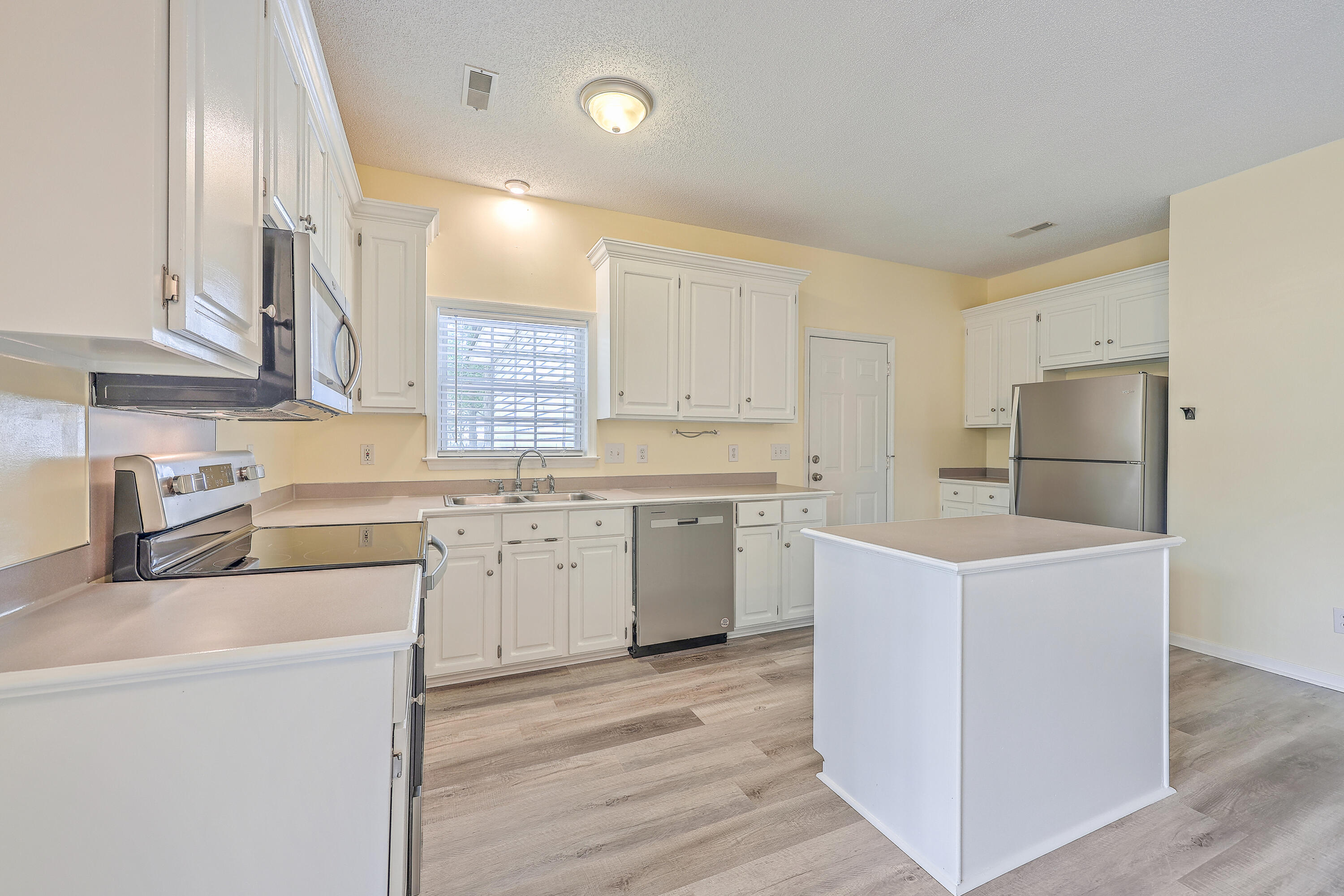 Property image 3 of 195 Fox Squirrel Run in South Pointe, Summerville, SC 29483