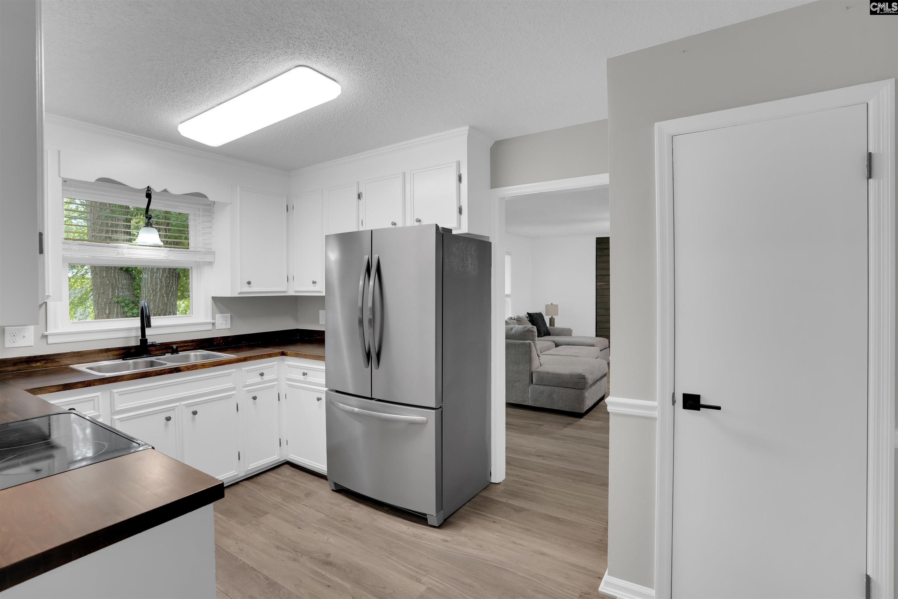 Property image 3 of 219 N Royal Tower Drive in New Friarsgate, Irmo, SC 29063-2315