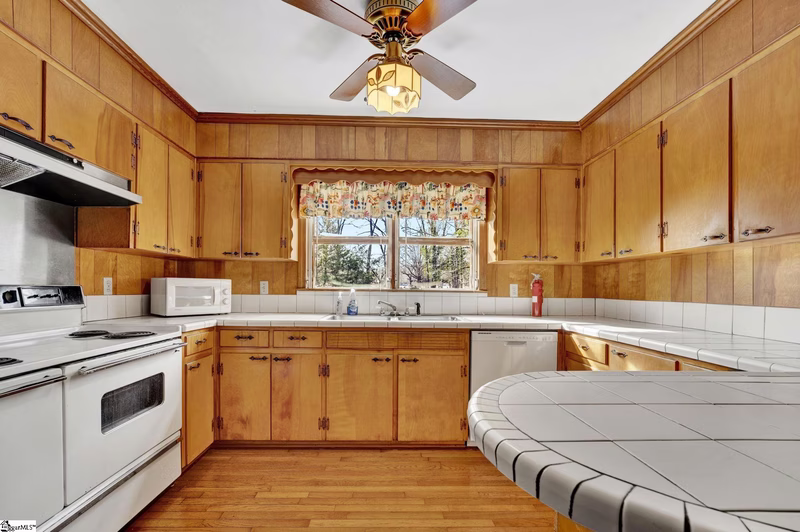 Property image 4 at 114 York Street, Clinton, SC 29325