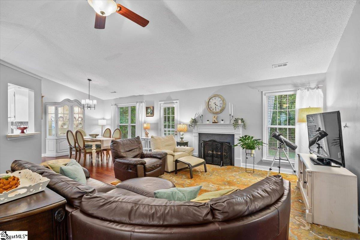 Property image 4 of 300 Beckenham Lane in Half Mile Lake, Greenville, SC 29609