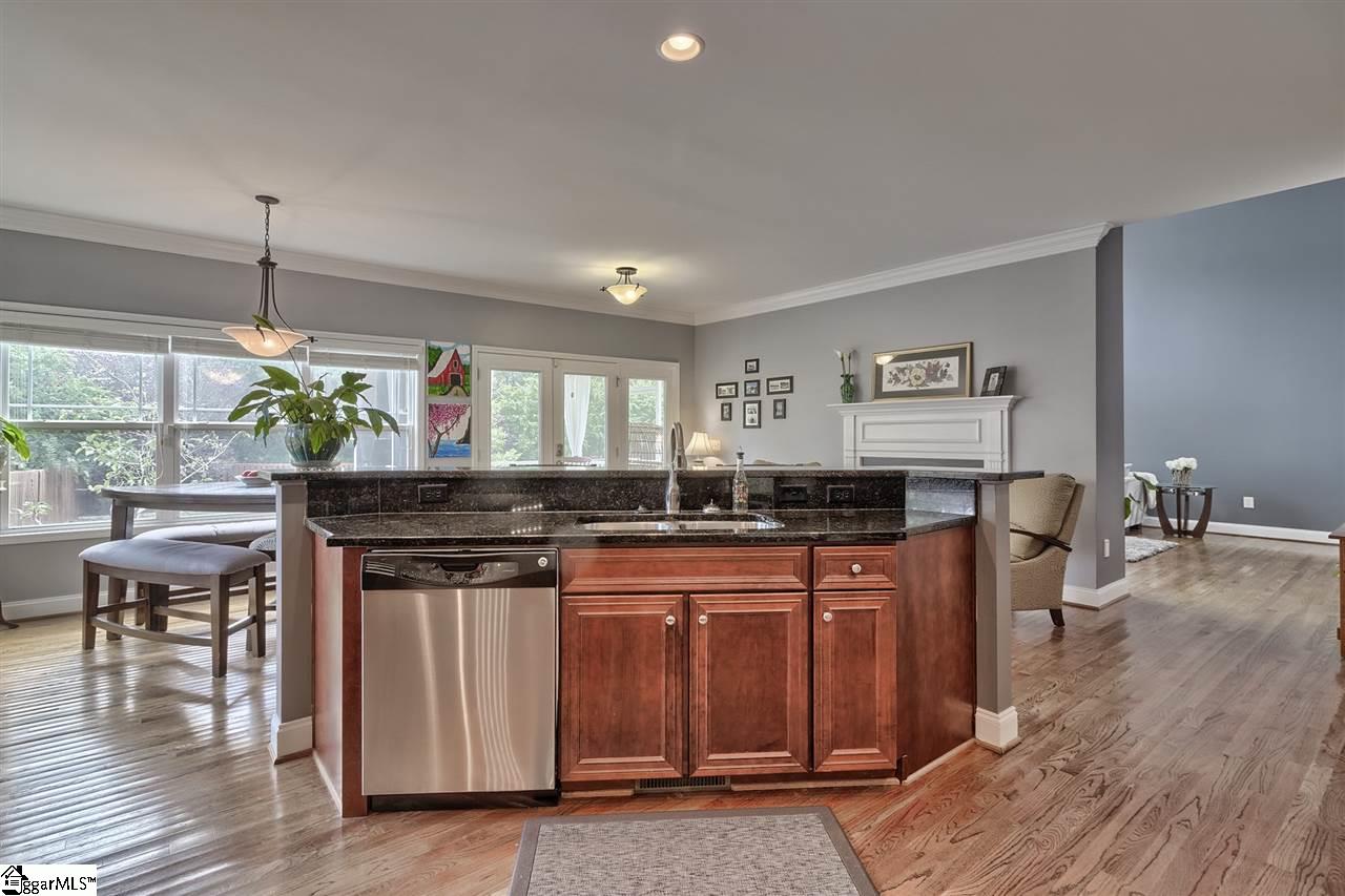 Property image 2 of 214 Moss Wood Circle in Boxwood, Simpsonville, SC 29681