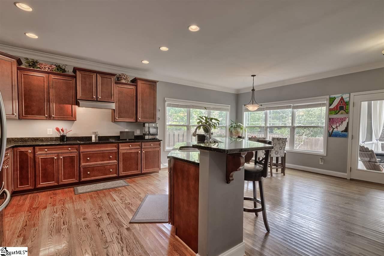 Property image 3 of 214 Moss Wood Circle in Boxwood, Simpsonville, SC 29681