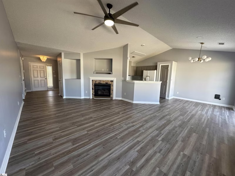 Property image 2 at 10 Crestbrook Drive, Greenville, SC 29607