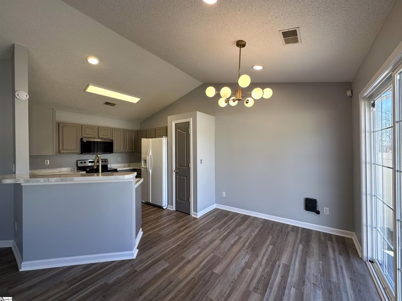 Property image 3 at 10 Crestbrook Drive, Greenville, SC 29607