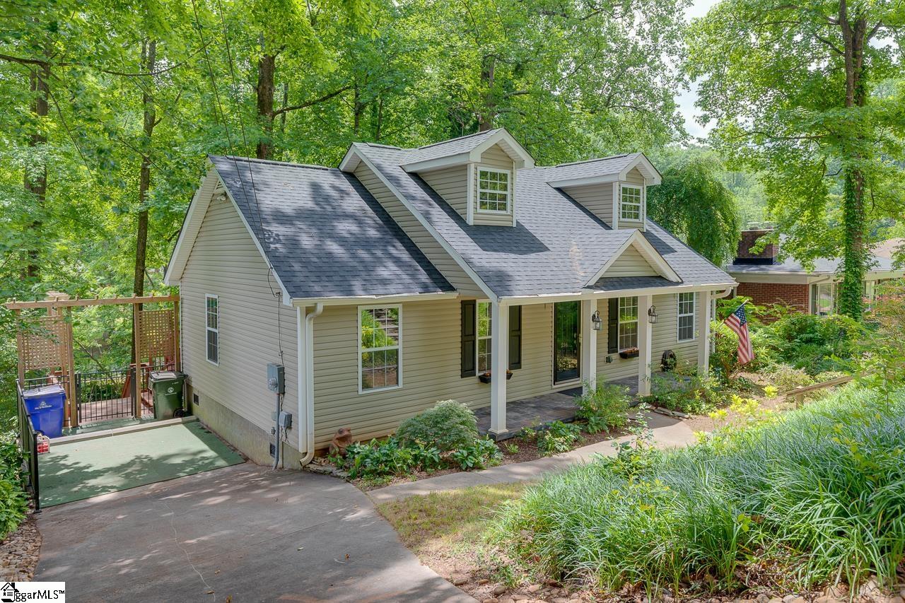 Property image 3 of 216 Dellwood Drive in Dellwood, Greenville, SC 29609
