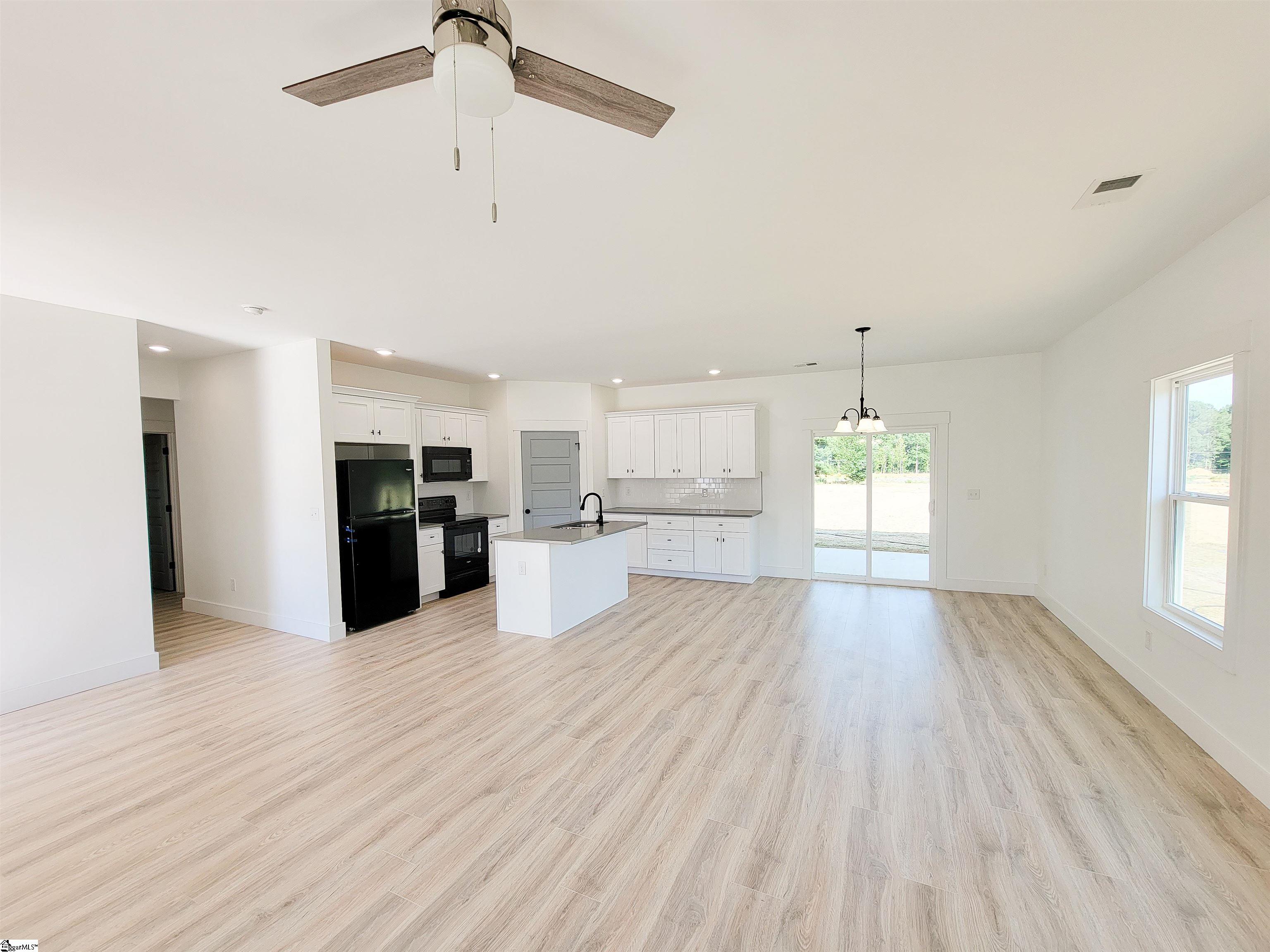 Property image 5 of 207 Essex Drive in Hampton Woods, Clinton, SC 29325