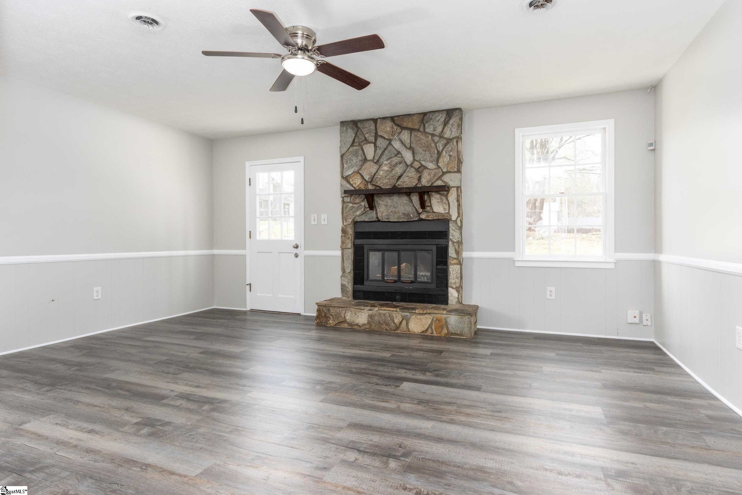 Property image 2 of 104 N CELESTIAL Drive in Crestview Hills, Greer, SC 29651
