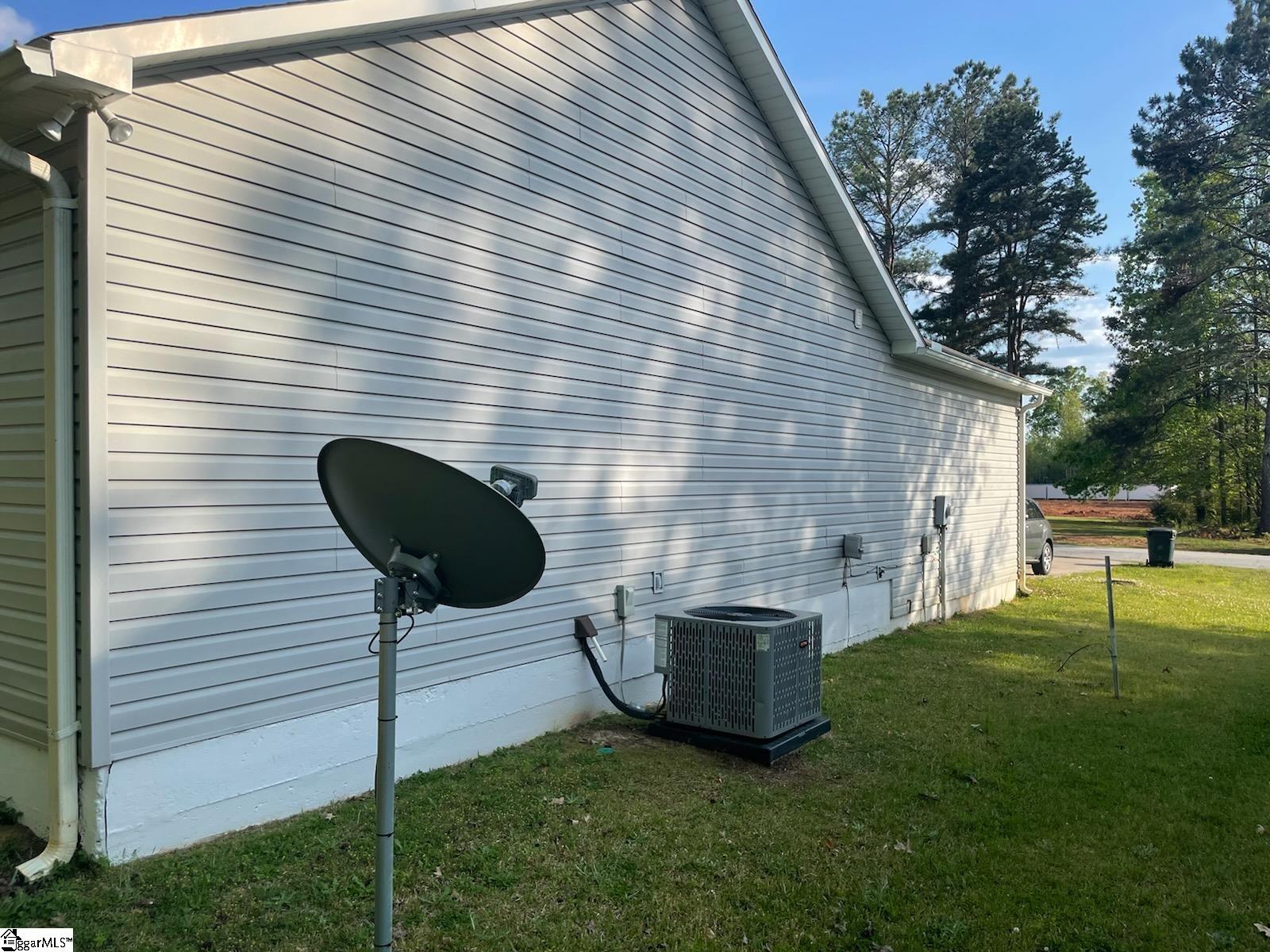 Property image 2 of 113 Stratford Place in Southwood, Clinton, SC 29325