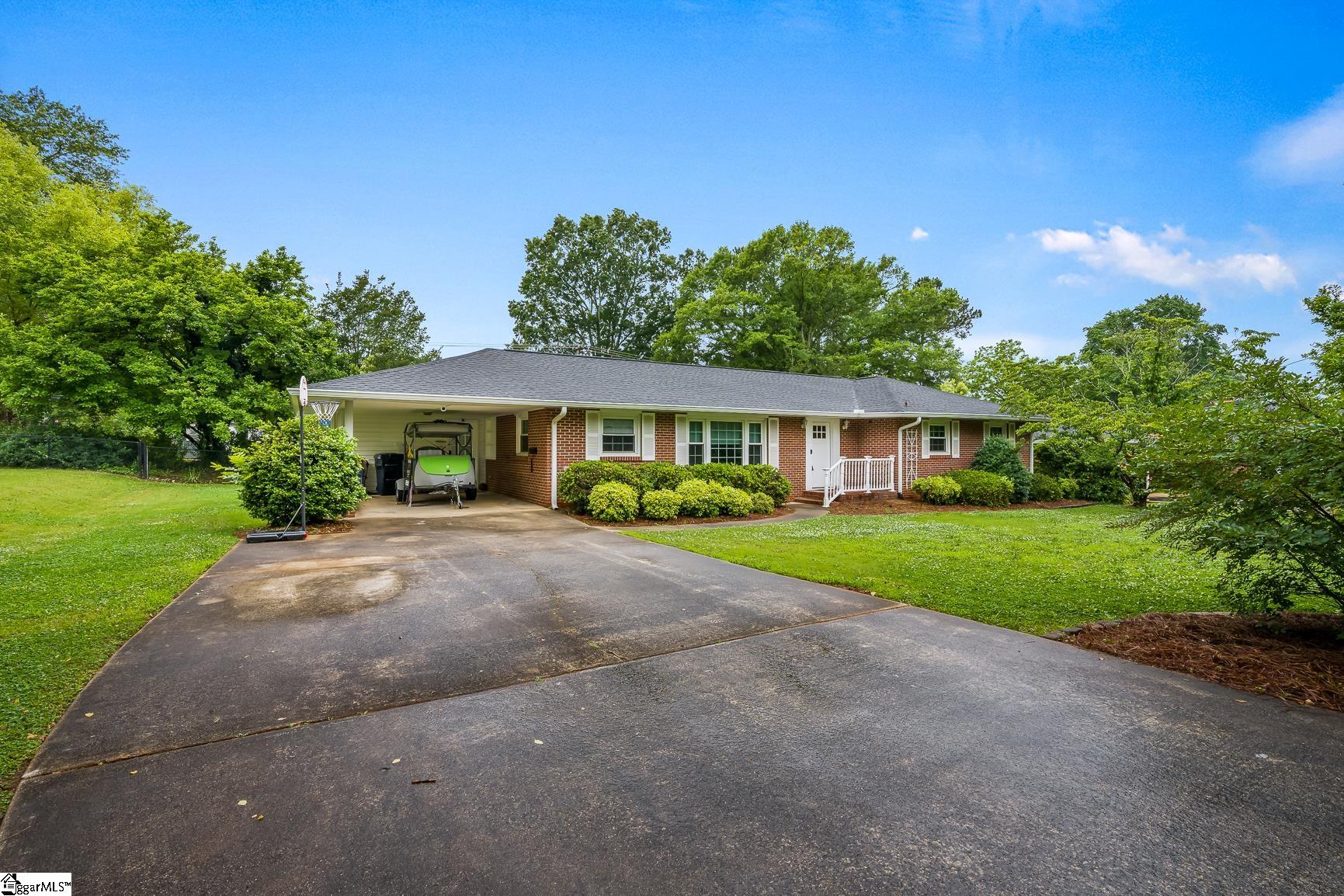 Property image 3 of 2011 College Avenue in Bellview Estates, Anderson, SC 29621