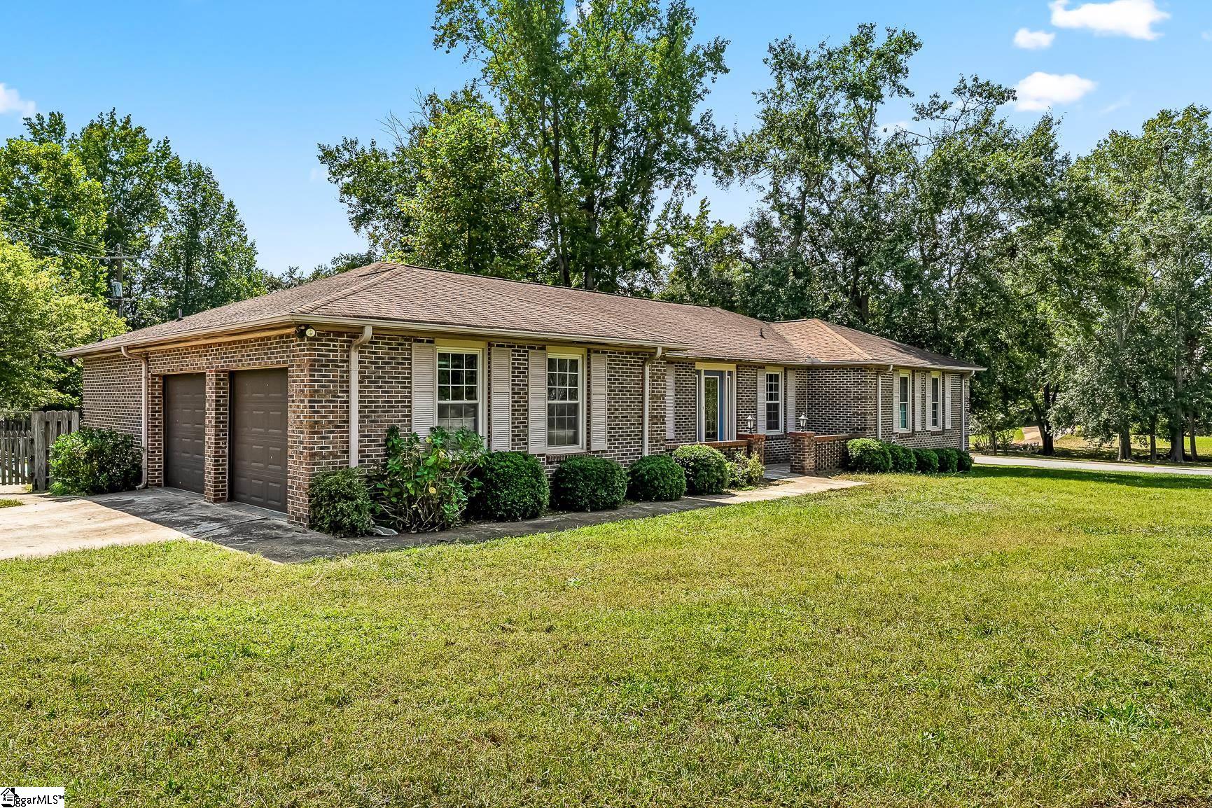 Property image 2 of 200 Tiffany Drive in Regency Park, Anderson, SC 29625