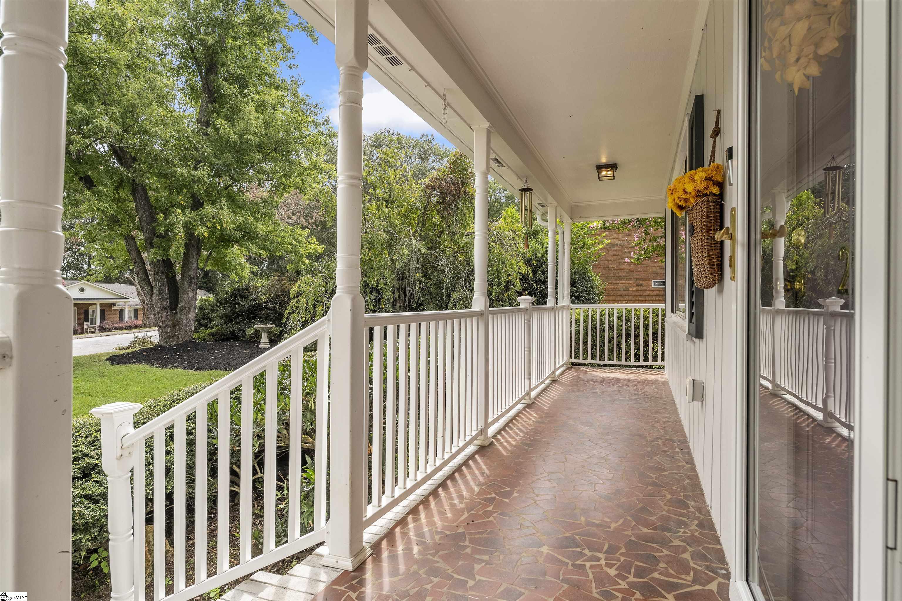 Property image 3 of 215 Donington Drive in Kingsgate, Greenville, SC 29615