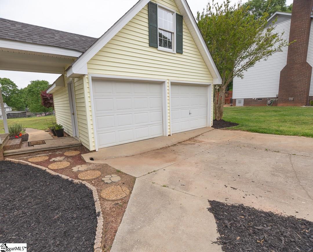 Property image 4 of 407 Syracuse Road in Wyatt Oaks, Easley, SC 29642