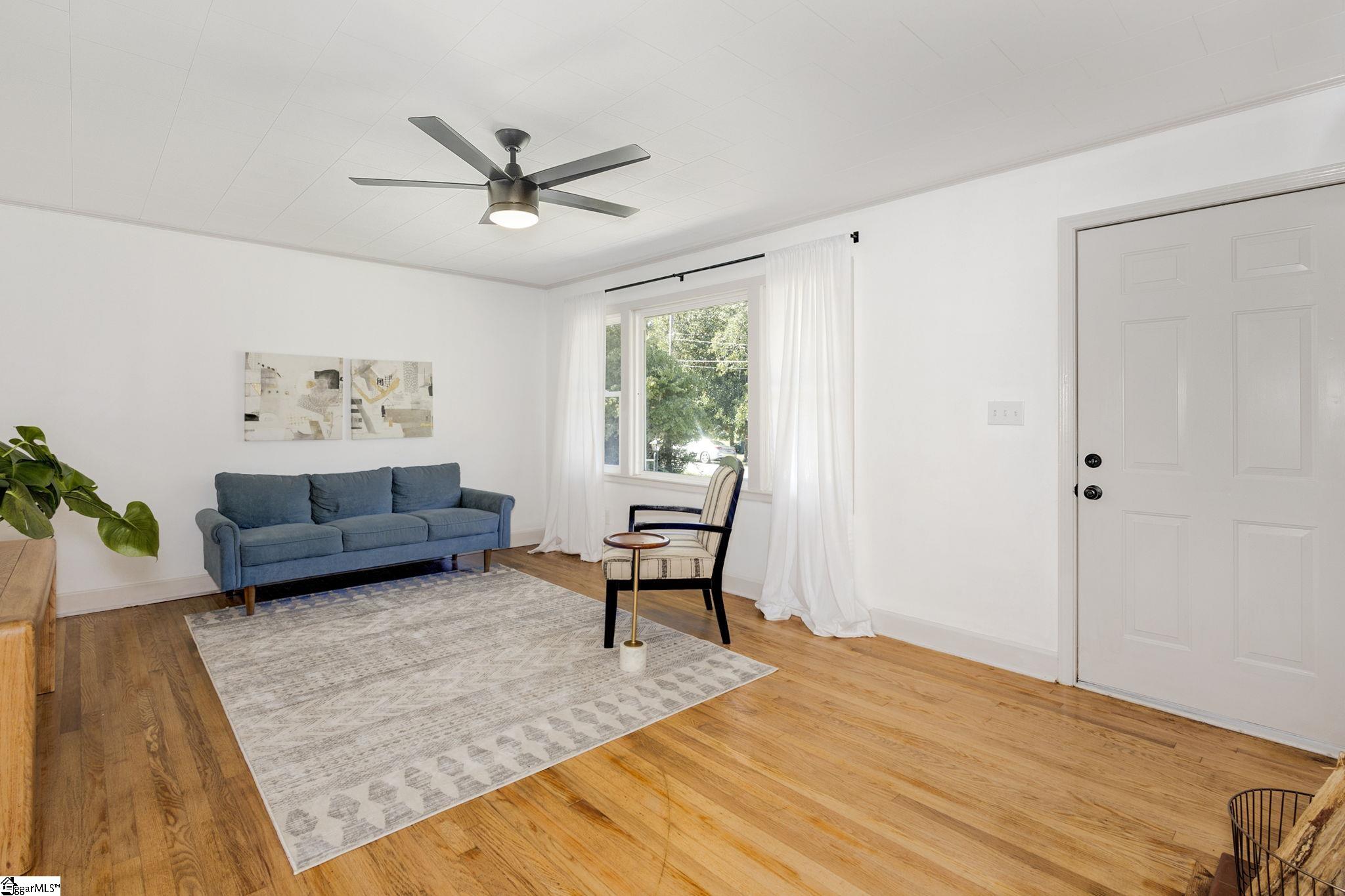 Property image 3 of 104 Crescent Drive in Grayview Estate, Laurens, SC 29360