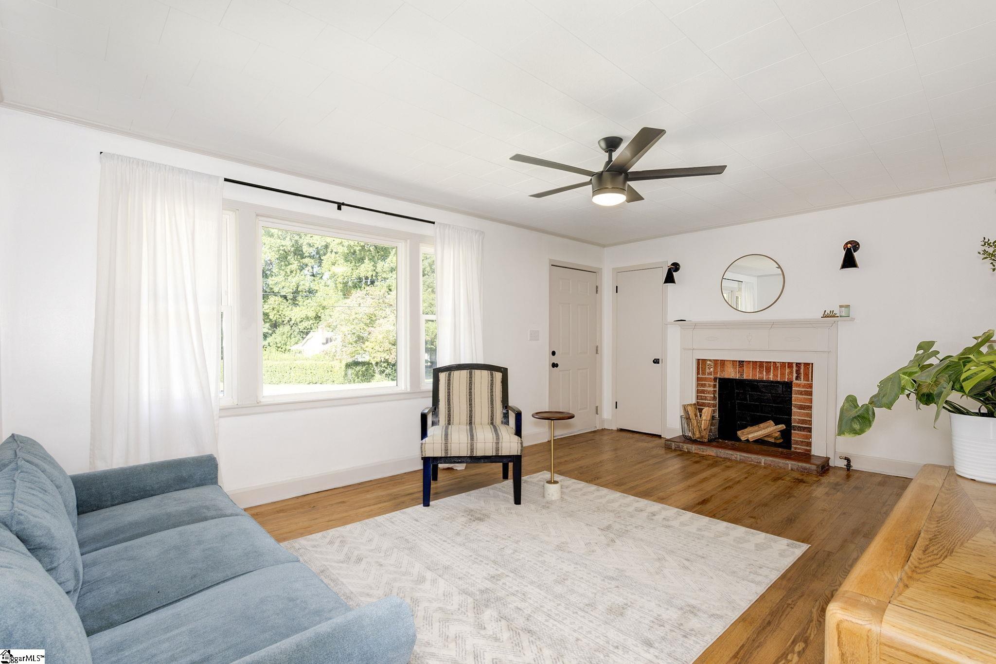 Property image 4 of 104 Crescent Drive in Grayview Estate, Laurens, SC 29360