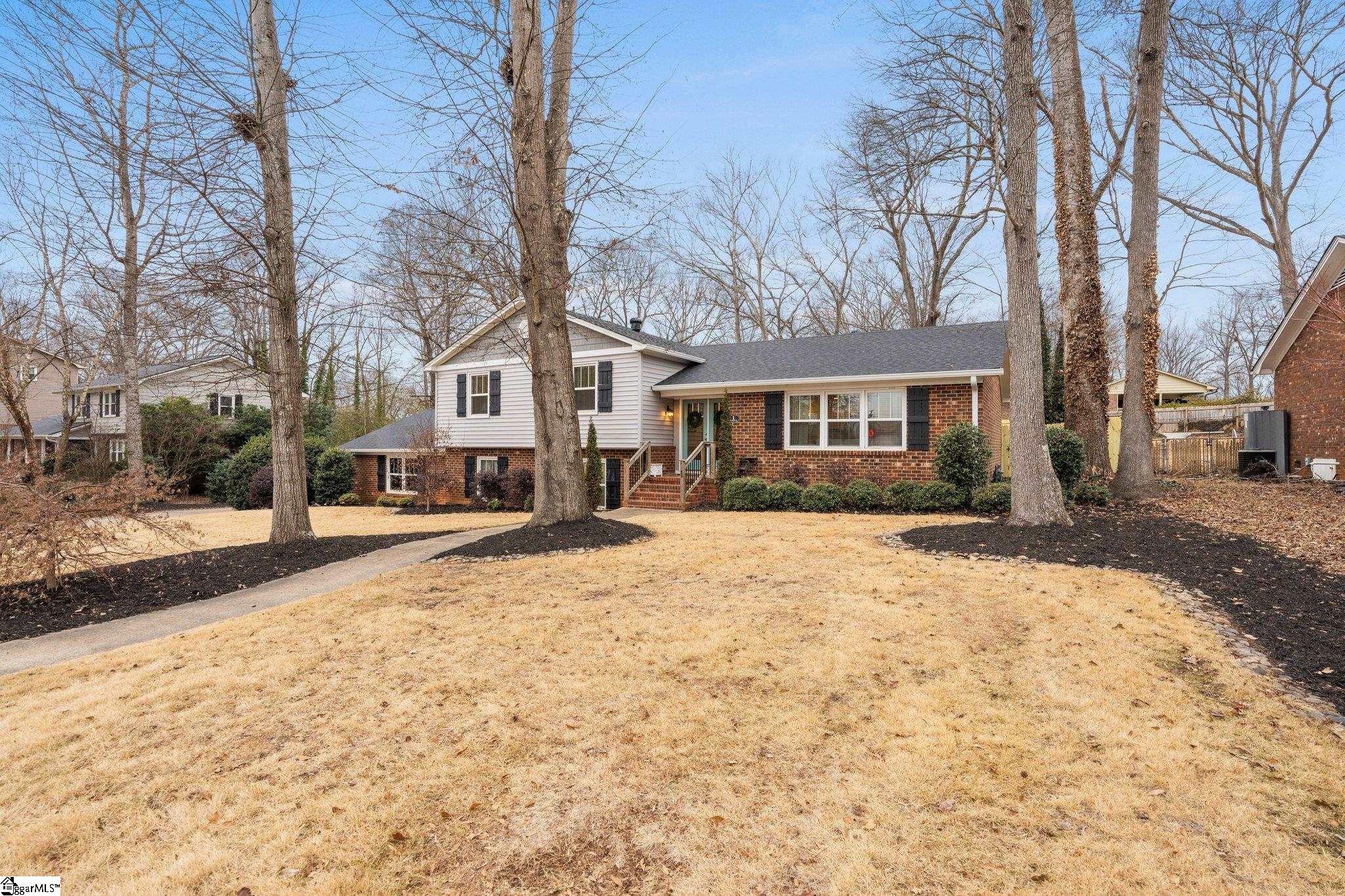 Property image 3 of 1 Donington Drive in Kingsgate, Greenville, SC 29615