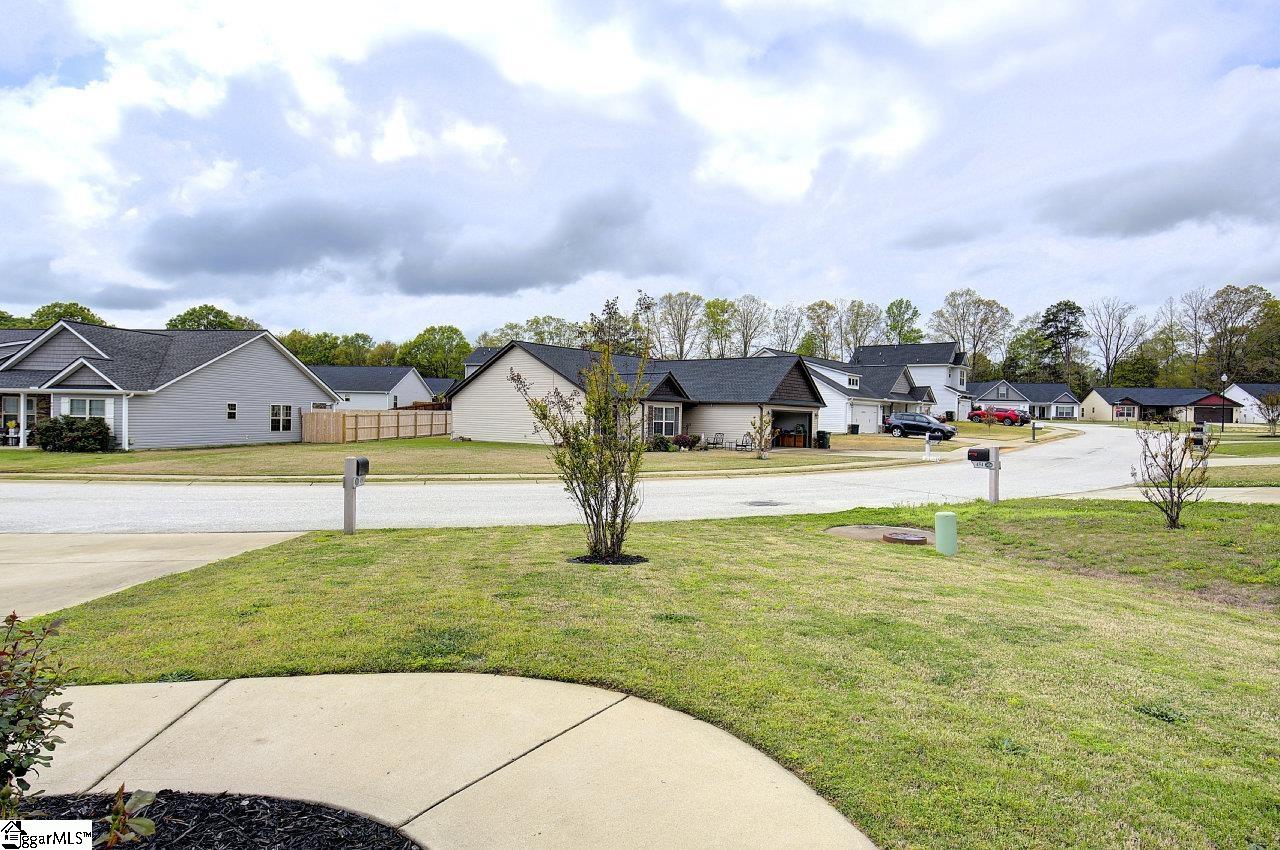 Property image 4 of 450 Peaksview Drive in Lockeland Park, Simpsonville, SC 29681