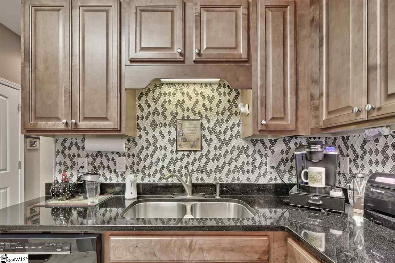 Property image 2 of 38 Hillsborough Drive in Crayton Hall, Anderson, SC 29621