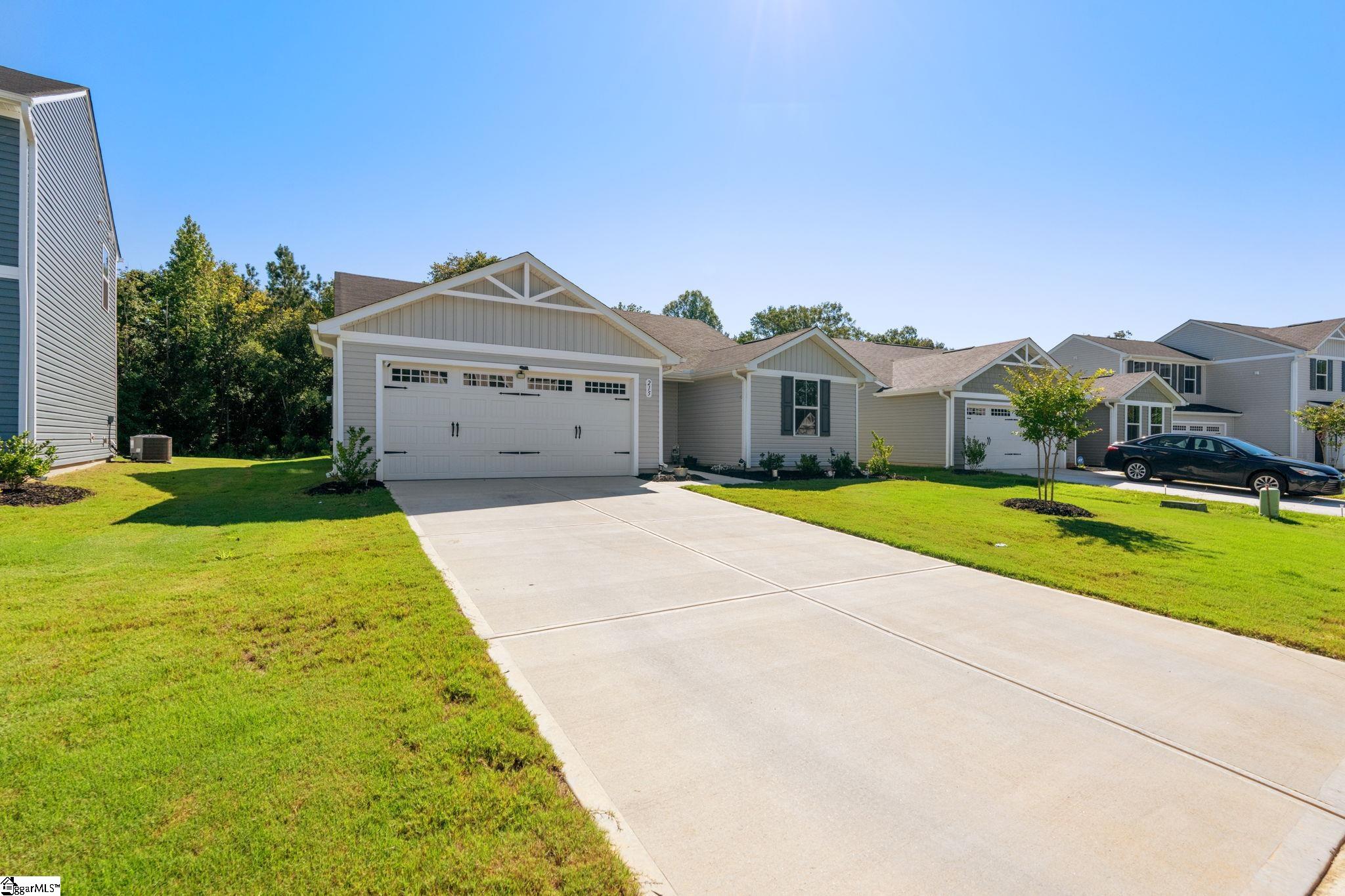 Property image 2 of 215 Highland Station Drive in Hampton Woods, Clinton, SC 29325