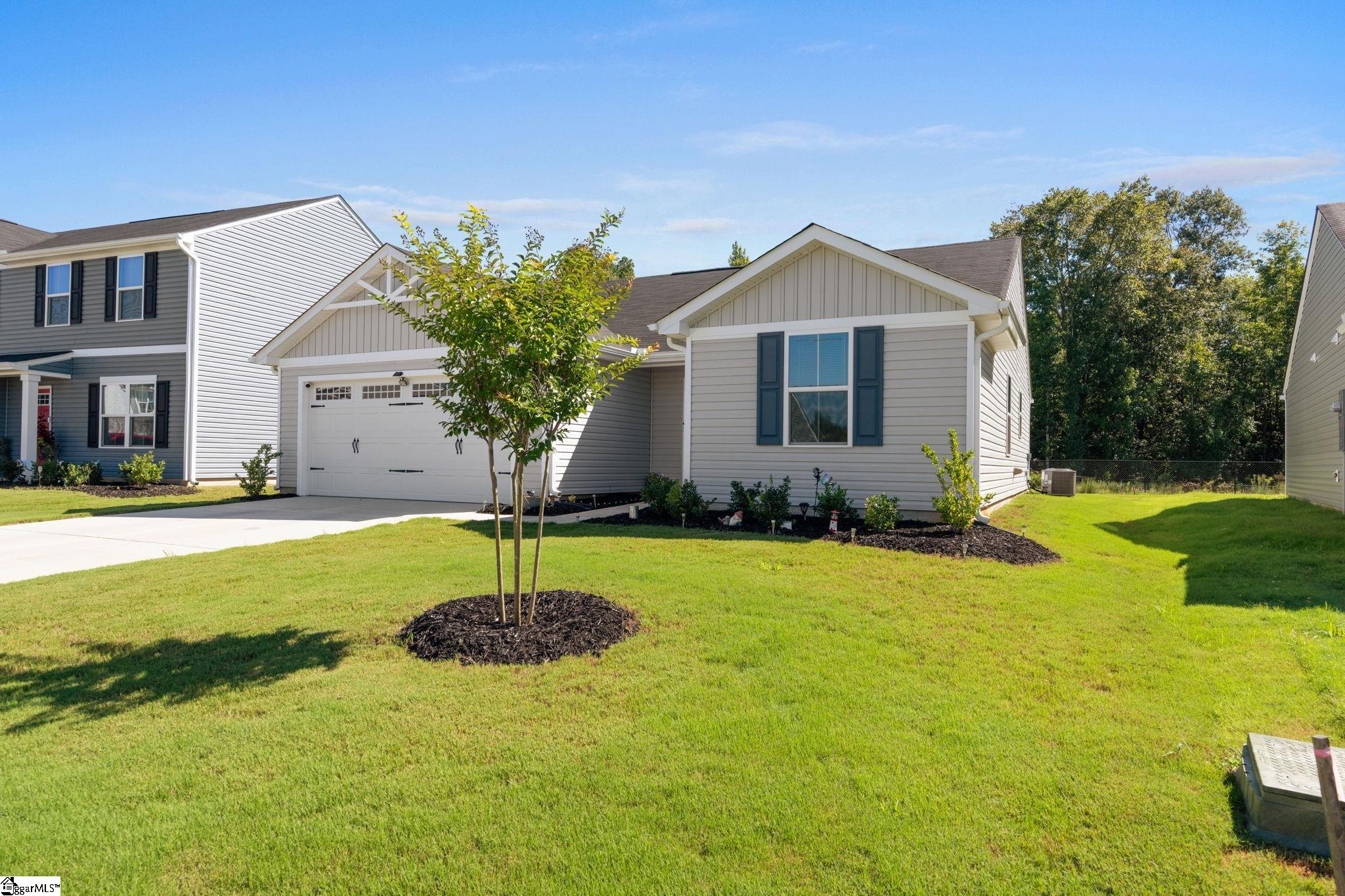 Property image 3 of 215 Highland Station Drive in Hampton Woods, Clinton, SC 29325