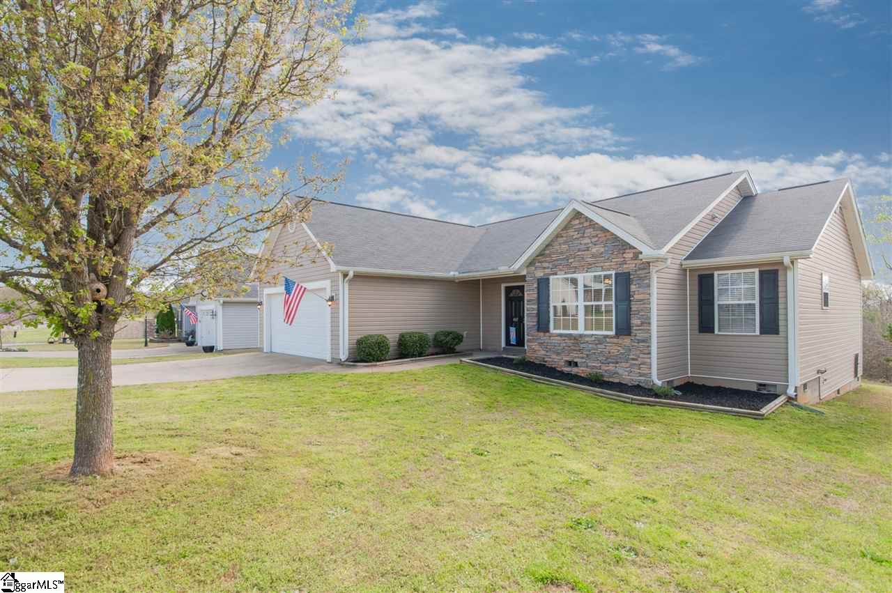 Property image 2 of 407 Lynnell Way in Tyger Shoals, Moore, SC 29369
