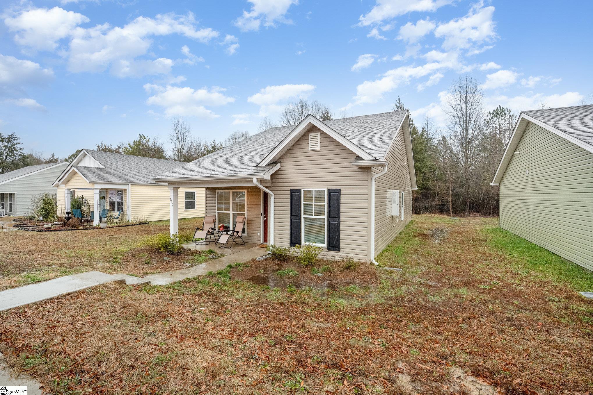 Property image 2 of 323 Dillon Drive in Blossom Meadows, Clinton, SC 29325