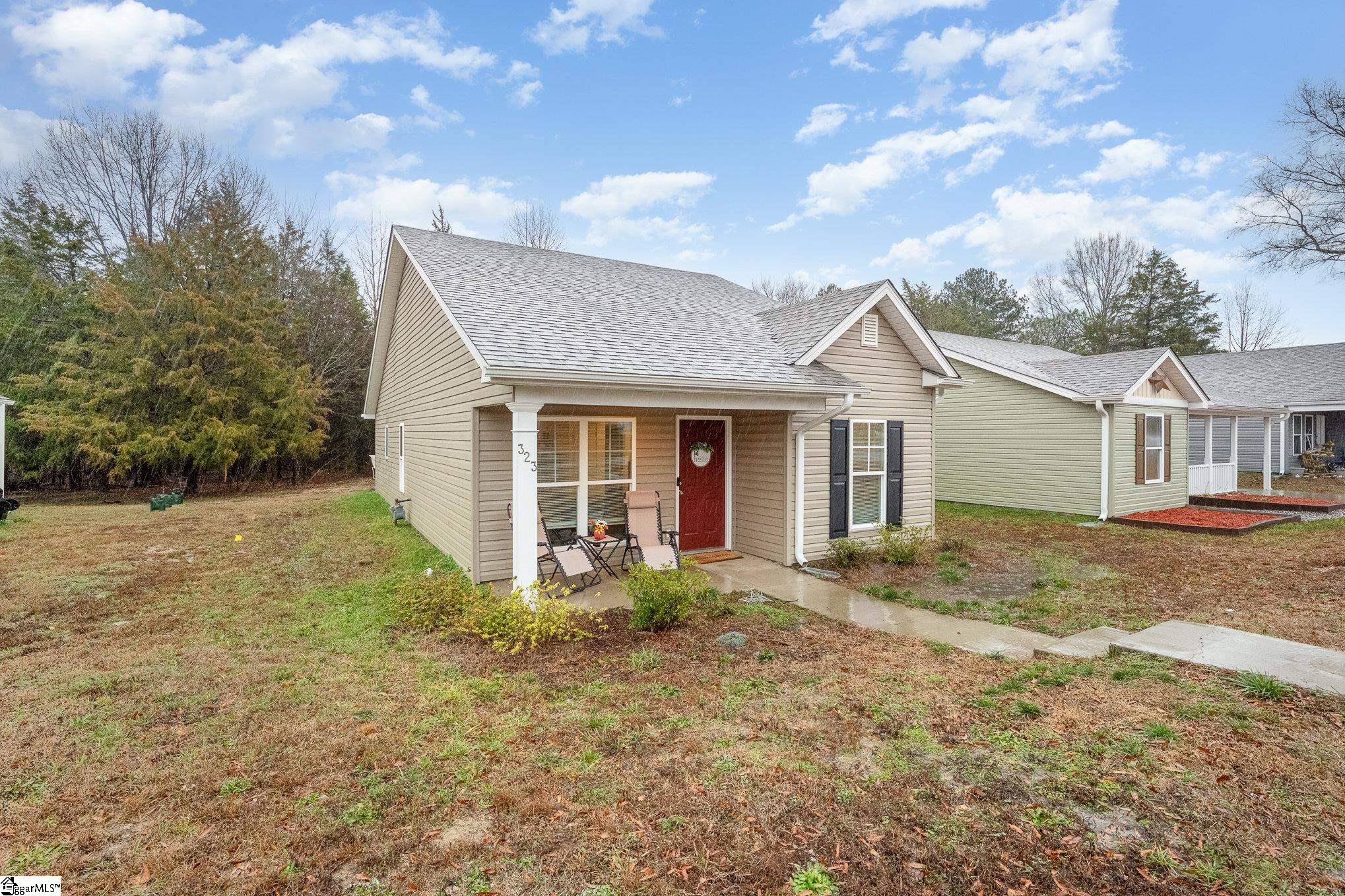 Property image 3 of 323 Dillon Drive in Blossom Meadows, Clinton, SC 29325