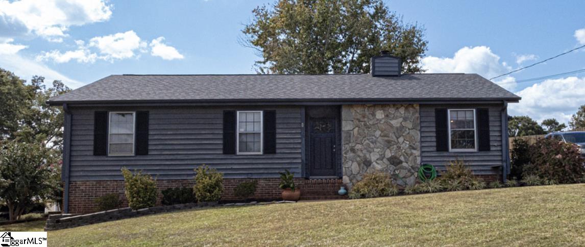 Property image 2 of 115 Saturn Lane in Crestview Hills, Greer, SC 29651