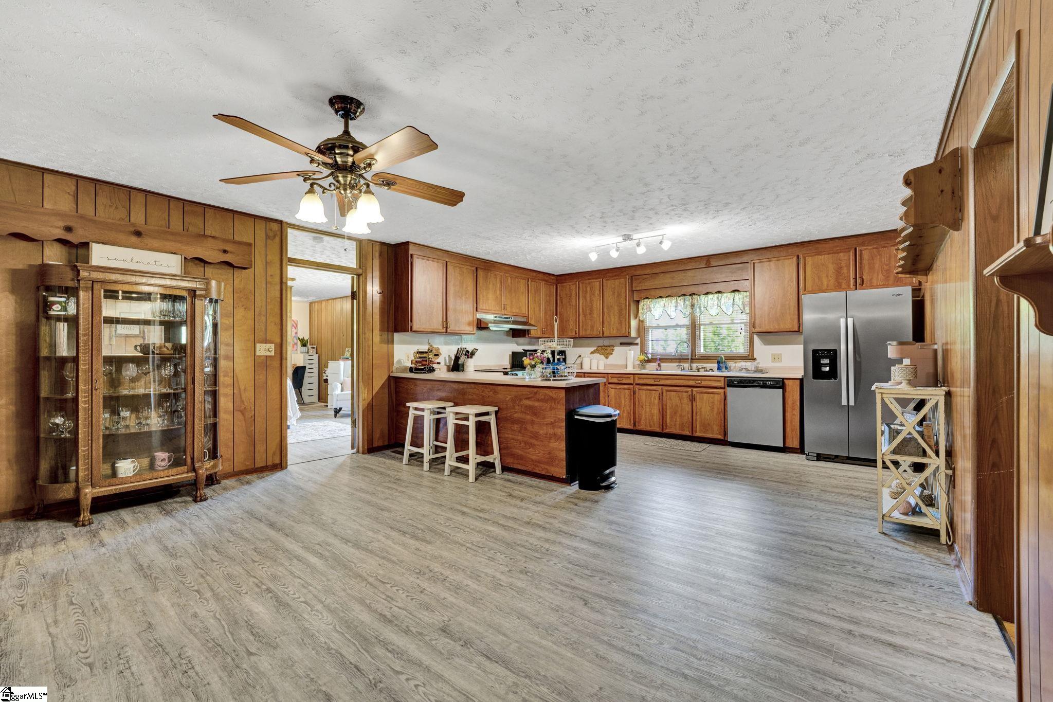 Property image 3 of 605 S Adair Street in College View, Clinton, SC 29325
