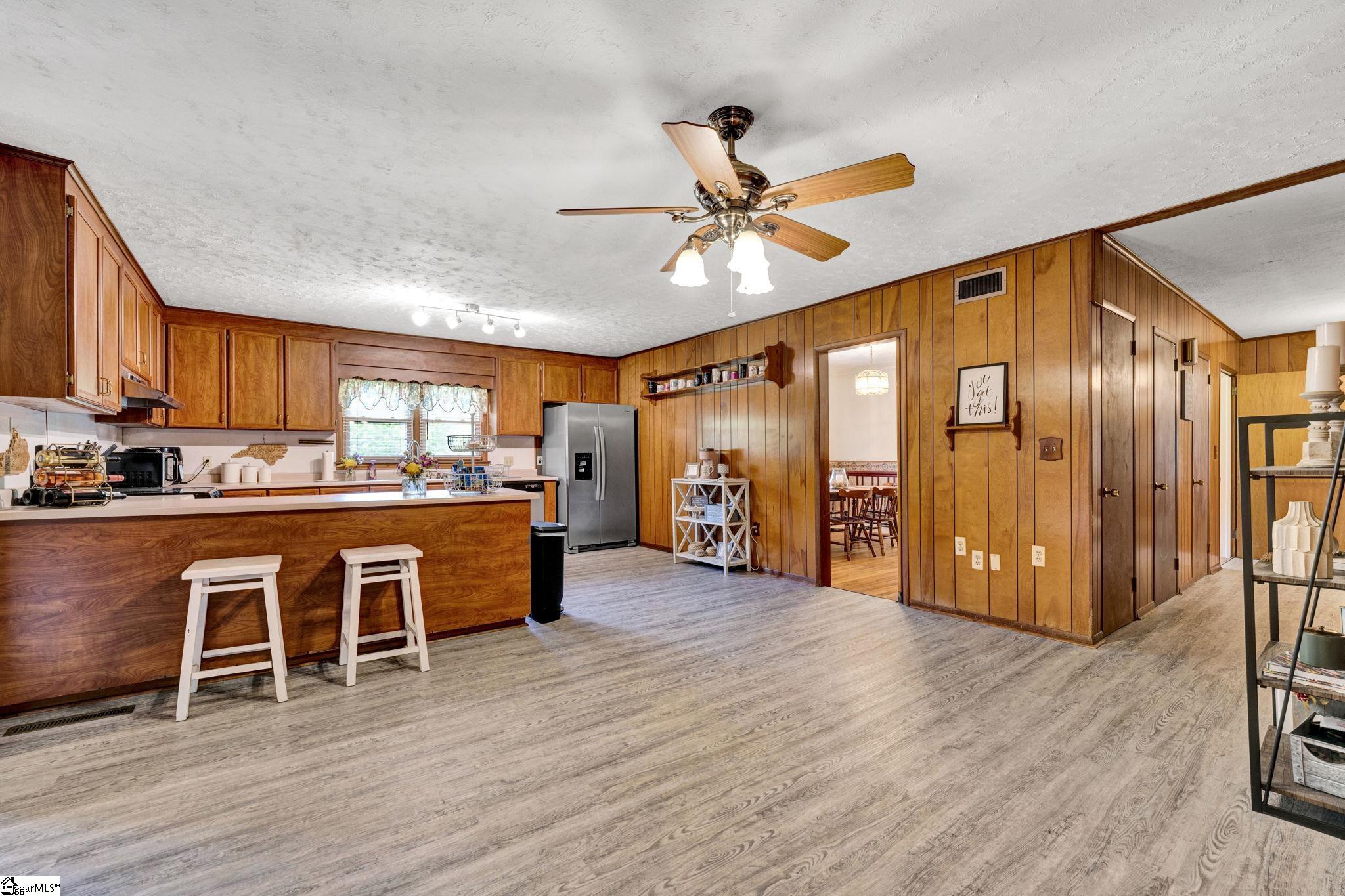 Property image 4 of 605 S Adair Street in College View, Clinton, SC 29325