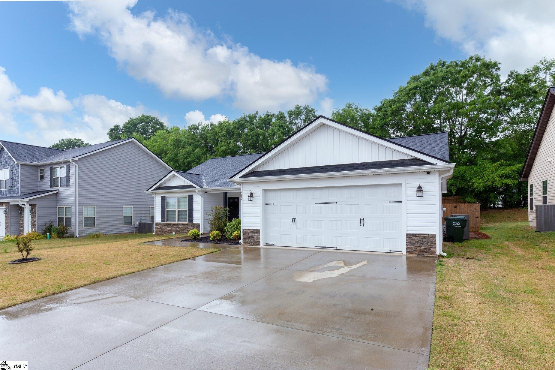 Property image 3 of 220 Lockeland Park Drive in Lockeland Park, Simpsonville, SC 29681