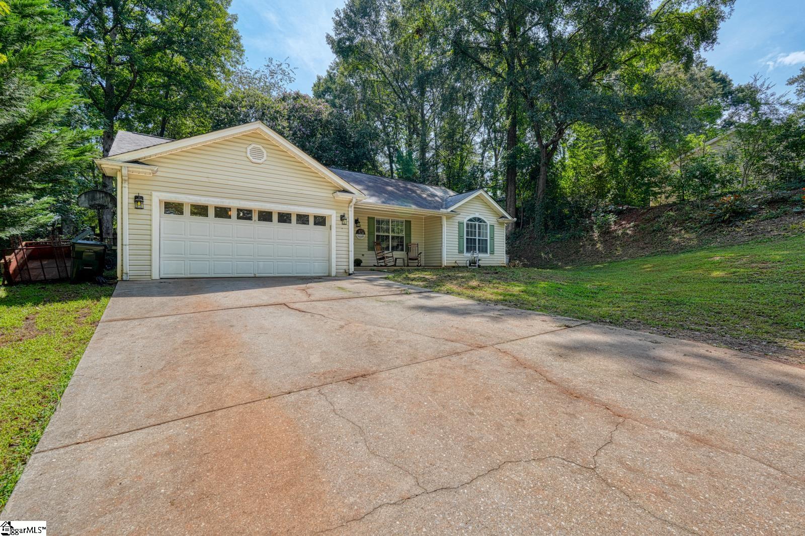Property image 4 of 134 W Celestial Drive in Crestview Hills, Greer, SC 29651