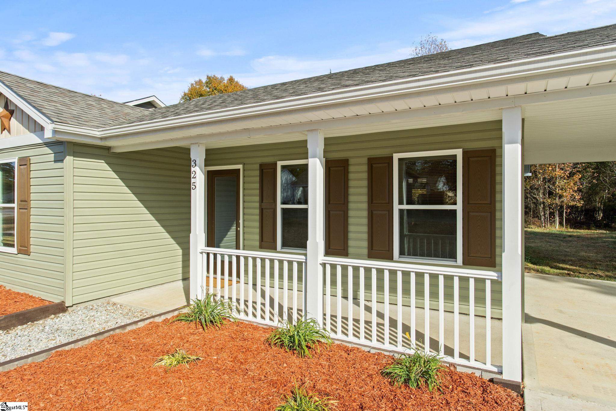 Property image 3 of 325 Dillon Drive in Blossom Meadows, Clinton, SC 29325
