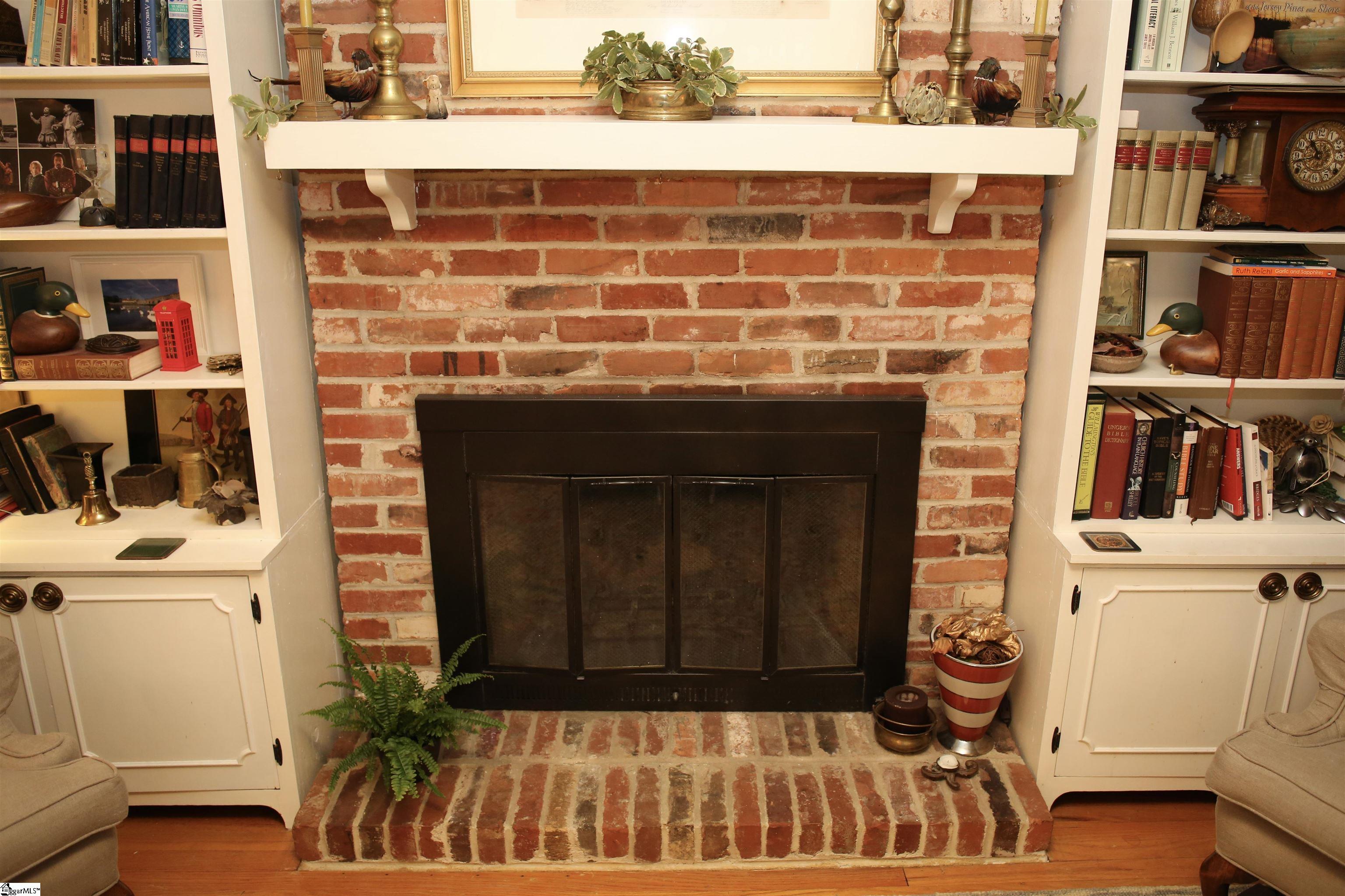 Property image 2 of 300 Dellwood Drive in Dellwood, Greenville, SC 29609