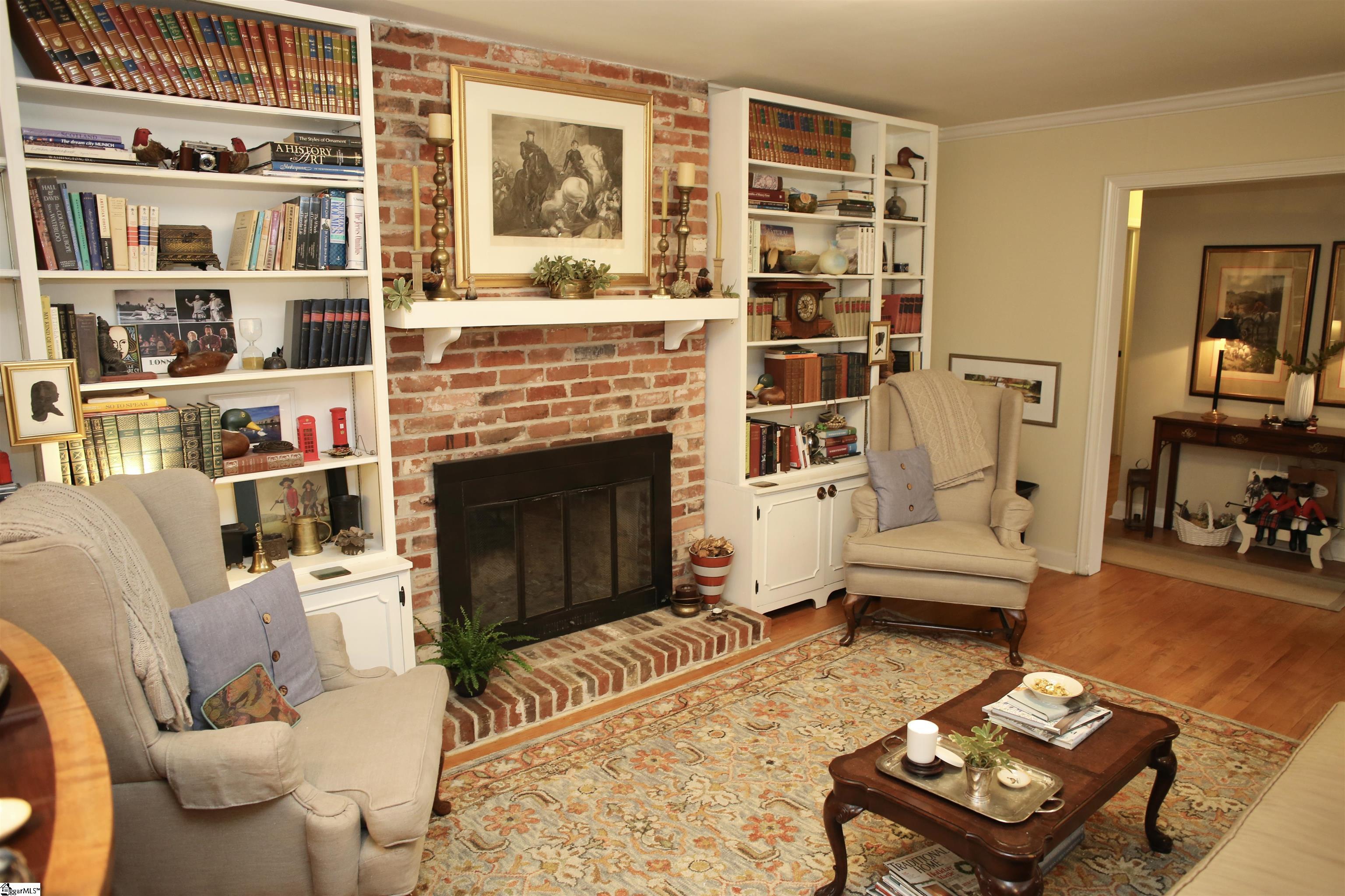 Property image 3 of 300 Dellwood Drive in Dellwood, Greenville, SC 29609