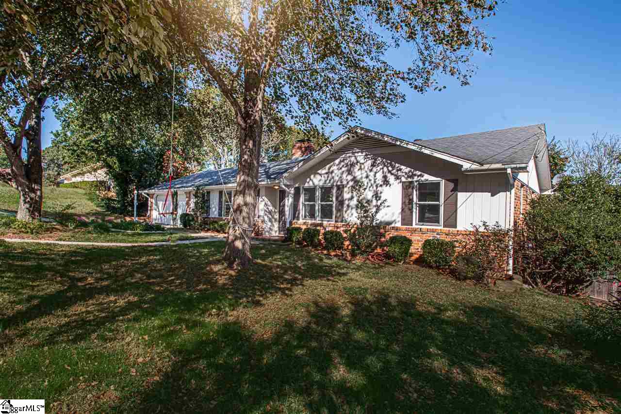 Property image 2 of 826 Butler Springs Road in Heritage Hills, Greenville, SC 29615