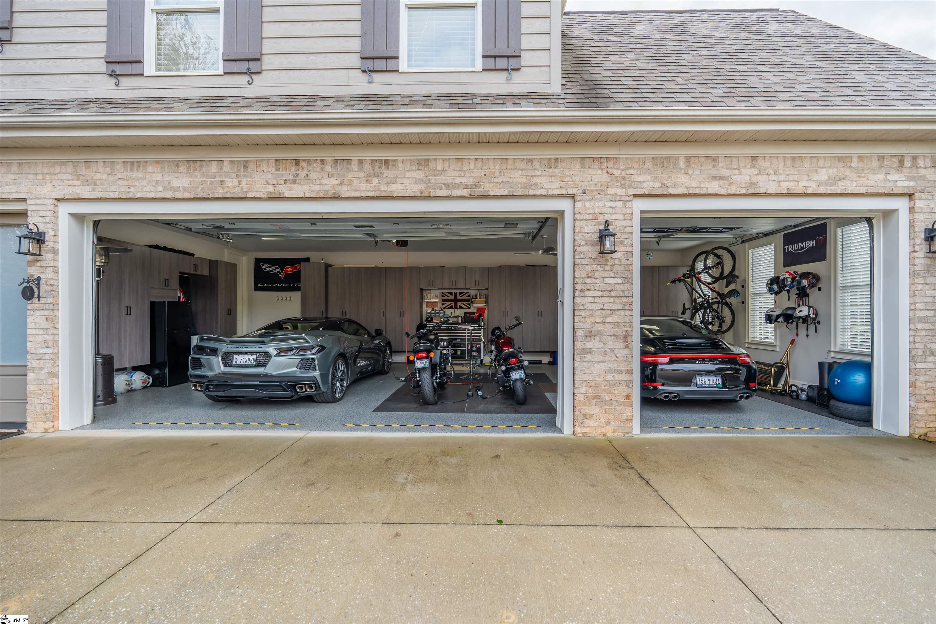 Property image 2 of 19 London Court in Glen Abbey, Greer, SC 29650
