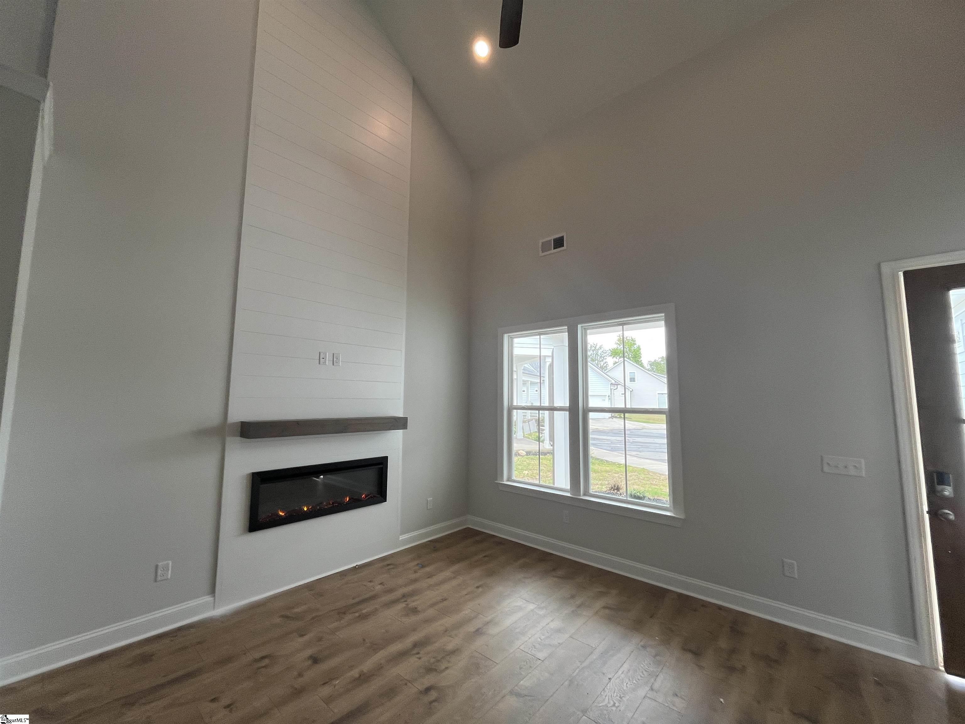 Property image 4 of 121 Cottage Lane in Palmetto Crossing, Greenwood, SC 29649