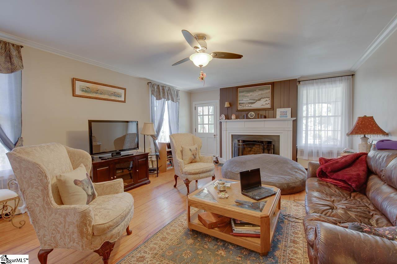 Property image 4 of 123 Woodville Avenue in Overbrook Historic, Greenville, SC 29607