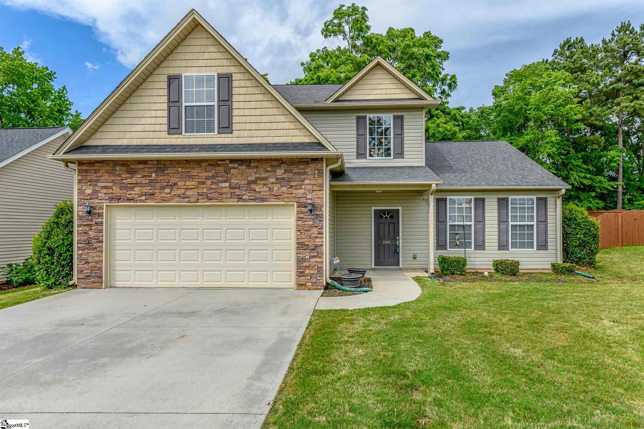 Property image 2 of 100 Kingsdale Court in Autumn Woods, Simpsonville, SC 29680