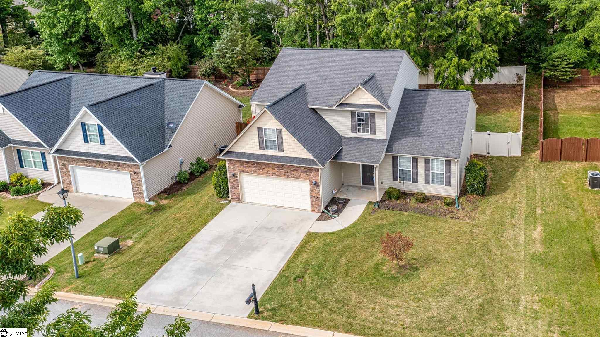 Property image 4 of 100 Kingsdale Court in Autumn Woods, Simpsonville, SC 29680