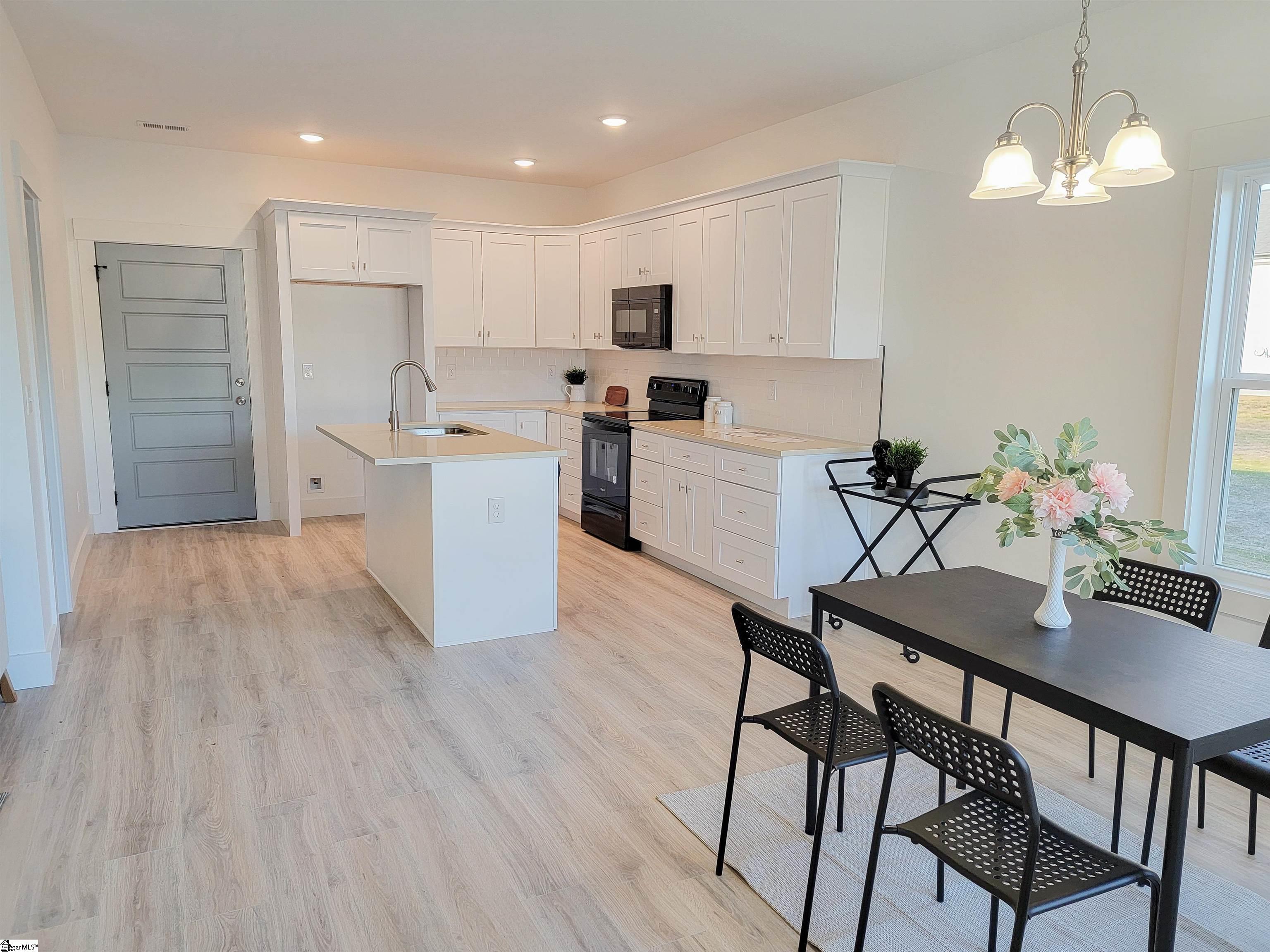 Property image 5 of 222 Essex Drive in Hampton Woods, Clinton, SC 29325